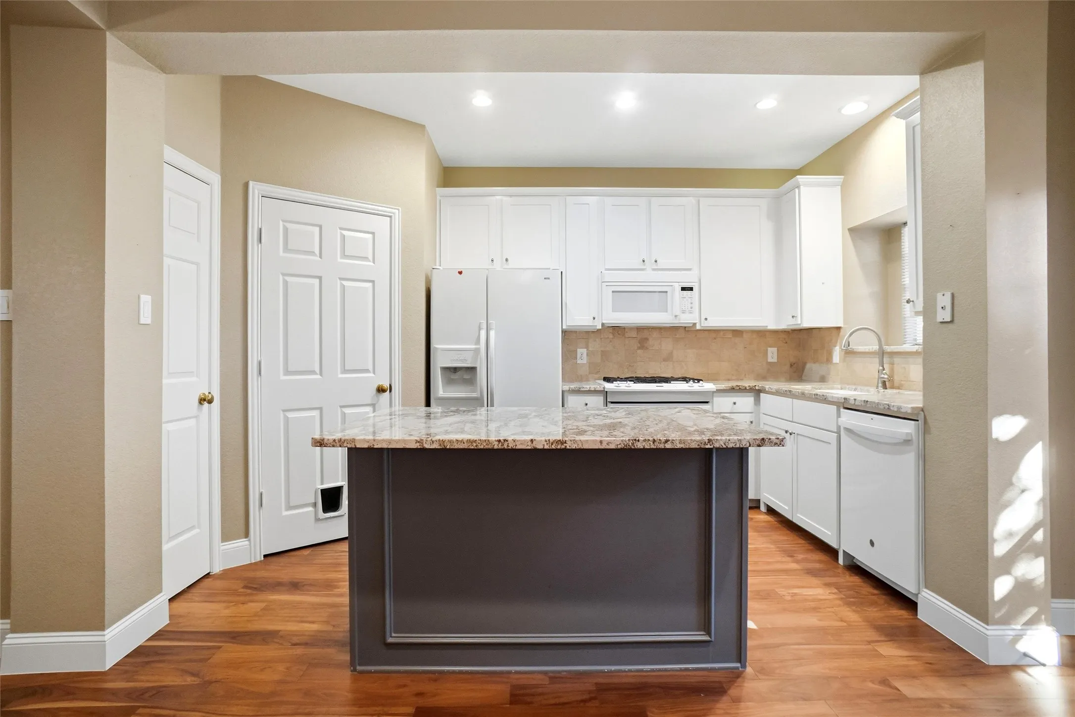Condominium For Sale in Collin County , 18240 Midway Road 1602, Dallas, Texas 75287, 3 Bedroom, 3 Bathroom, 2 Garage spaces, 1,593 Sqft, built in 1996, mls#21405380, Real Estate Agent in Dallas, Homes For Sale in Collin county, Homes For Sale in Dallas, Realtor in Dallas Texas, Real Estate Brokerage Independent Realty Texas, Luminita Cordes Realtor