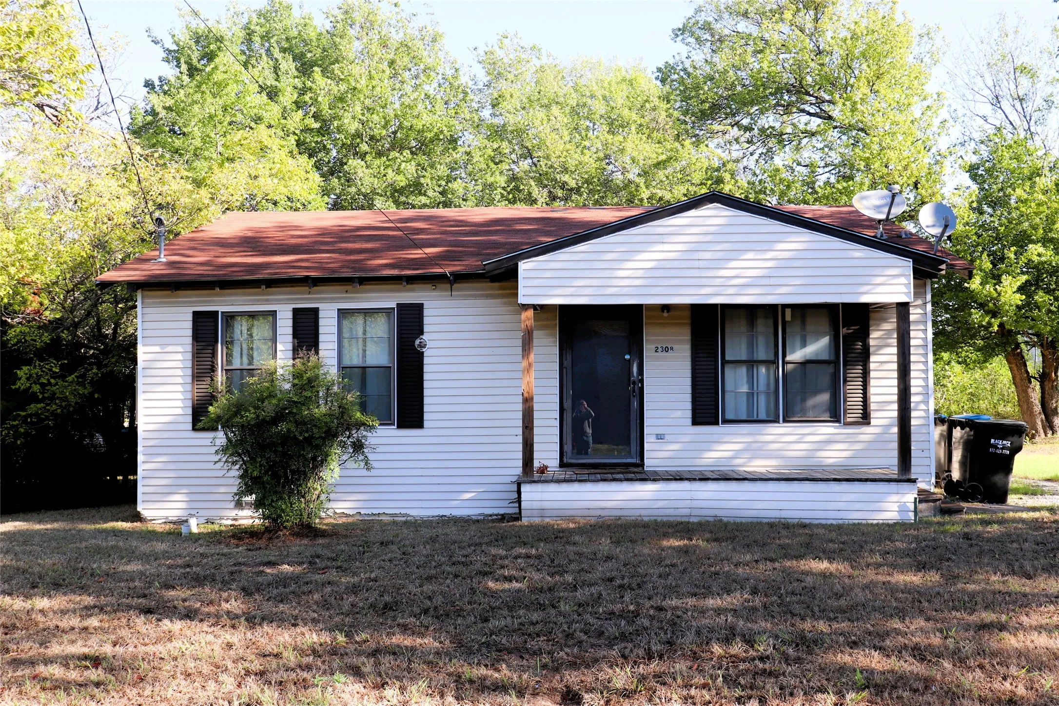 Single Family Residence For Sale in Hunt County , 2308 Gilmer Street, Caddo Mills, Texas 75135, 2 Bedroom, 1 Bathroom, Garage spaces, 1,088 Sqft, built in 1975, mls#21404592, Real Estate Agent in Caddo Mills, Homes For Sale in Hunt county, Homes For Sale in Caddo Mills, Realtor in Caddo Mills Texas, Real Estate Brokerage Independent Realty Texas, Luminita Cordes Realtor