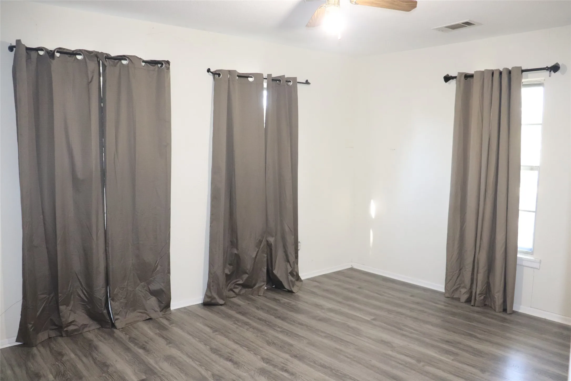 Single Family Residence For Sale in Hunt County , 2308 Gilmer Street, Caddo Mills, Texas 75135, 2 Bedroom, 1 Bathroom, Garage spaces, 1,088 Sqft, built in 1975, mls#21404592, Real Estate Agent in Caddo Mills, Homes For Sale in Hunt county, Homes For Sale in Caddo Mills, Realtor in Caddo Mills Texas, Real Estate Brokerage Independent Realty Texas, Luminita Cordes Realtor
