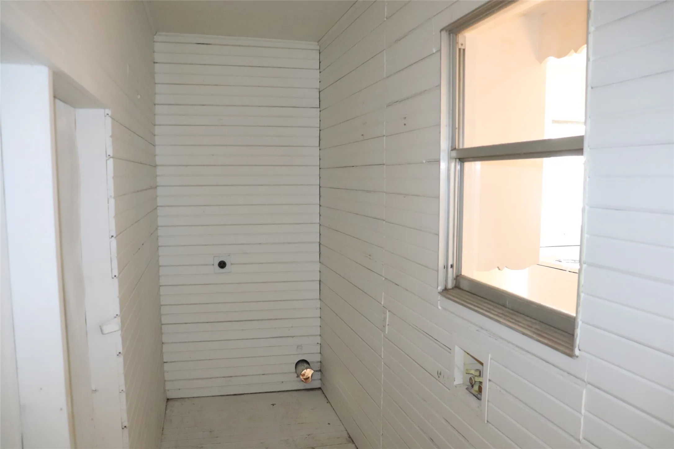 Single Family Residence For Sale in Hunt County , 2308 Gilmer Street, Caddo Mills, Texas 75135, 2 Bedroom, 1 Bathroom, Garage spaces, 1,088 Sqft, built in 1975, mls#21404592, Real Estate Agent in Caddo Mills, Homes For Sale in Hunt county, Homes For Sale in Caddo Mills, Realtor in Caddo Mills Texas, Real Estate Brokerage Independent Realty Texas, Luminita Cordes Realtor