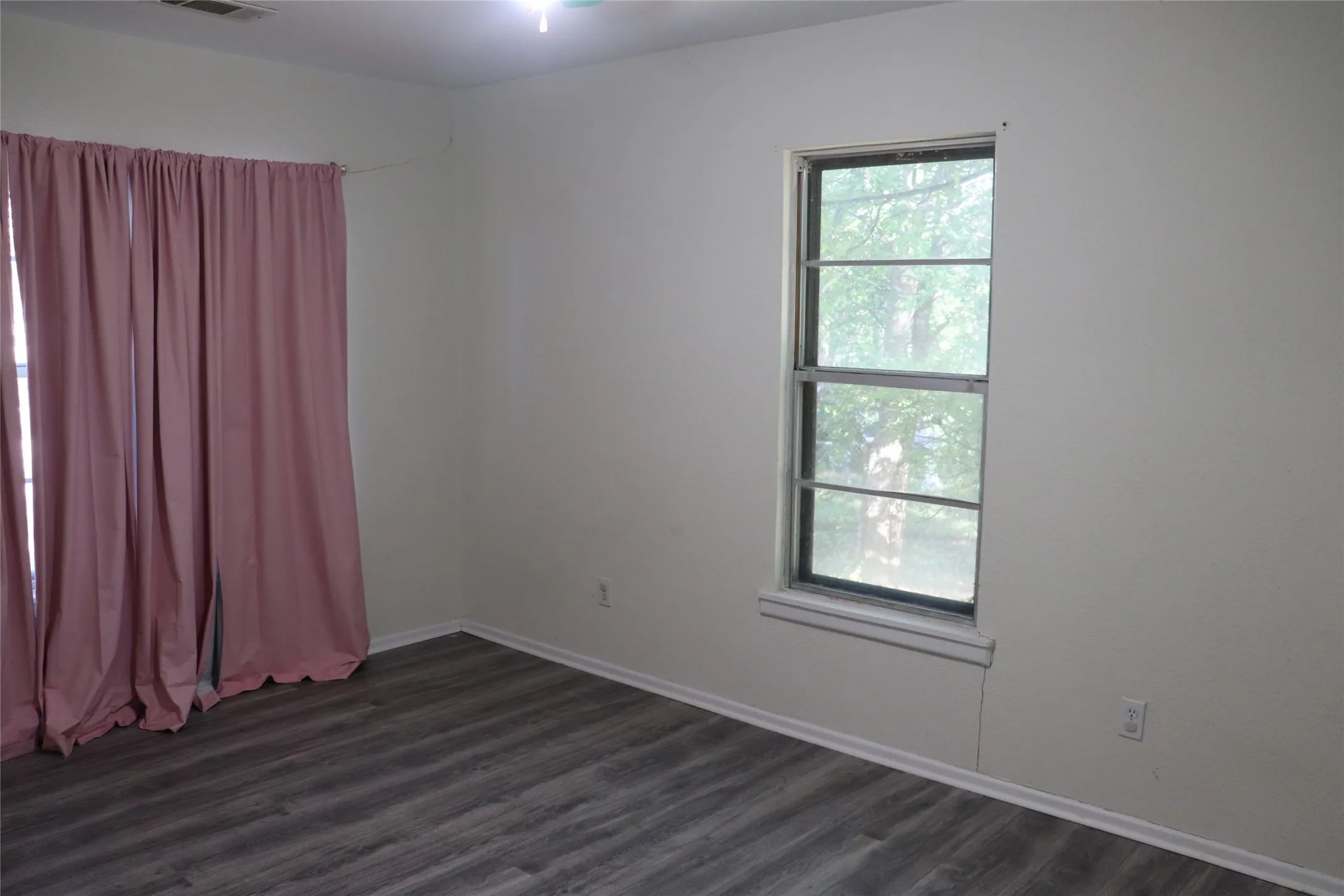 Single Family Residence For Sale in Hunt County , 2308 Gilmer Street, Caddo Mills, Texas 75135, 2 Bedroom, 1 Bathroom, Garage spaces, 1,088 Sqft, built in 1975, mls#21404592, Real Estate Agent in Caddo Mills, Homes For Sale in Hunt county, Homes For Sale in Caddo Mills, Realtor in Caddo Mills Texas, Real Estate Brokerage Independent Realty Texas, Luminita Cordes Realtor