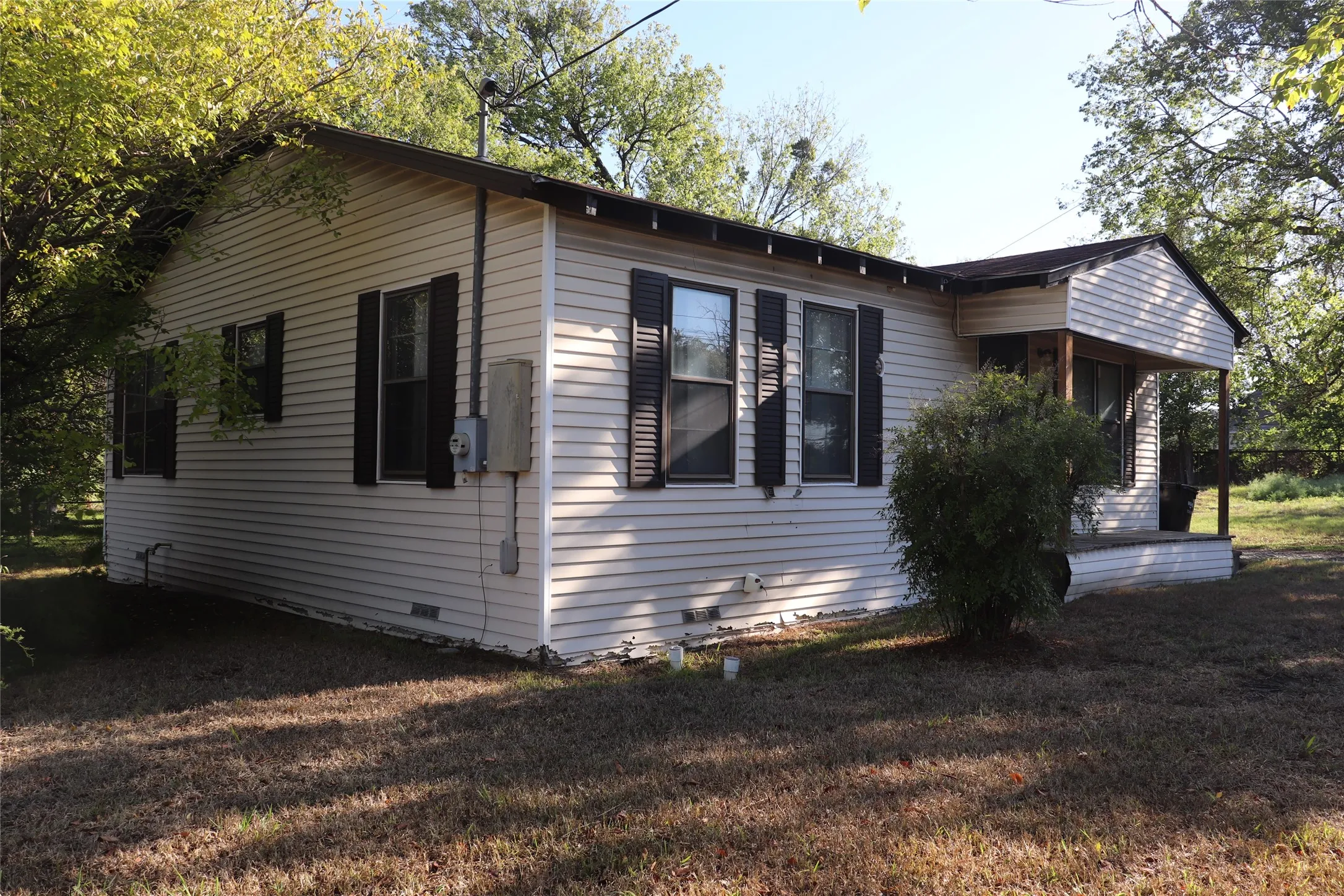 Single Family Residence For Sale in Hunt County , 2308 Gilmer Street, Caddo Mills, Texas 75135, 2 Bedroom, 1 Bathroom, Garage spaces, 1,088 Sqft, built in 1975, mls#21404592, Real Estate Agent in Caddo Mills, Homes For Sale in Hunt county, Homes For Sale in Caddo Mills, Realtor in Caddo Mills Texas, Real Estate Brokerage Independent Realty Texas, Luminita Cordes Realtor