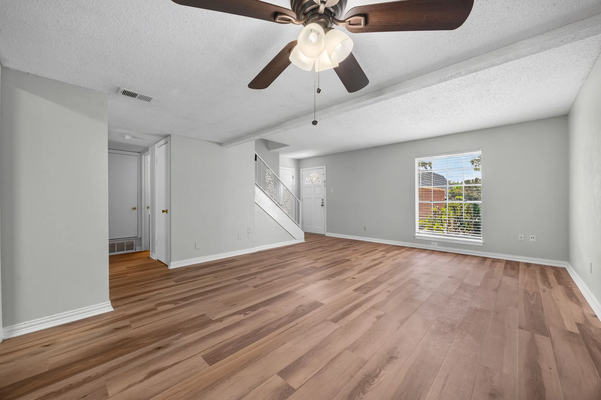 Duplex For Rent in Tarrant County , 2019 Fleur De Lis Court, Arlington, Texas 76012, 4 Bedroom, 2 Bathroom, 2 Garage spaces, 3,500 Sqft, built in 1971, mls#21406094, Real Estate Agent in Arlington, Homes For Rent in Tarrant county, Homes For Rent in Arlington, Realtor in Arlington Texas, Real Estate Brokerage Independent Realty Texas, Luminita Cordes Realtor
