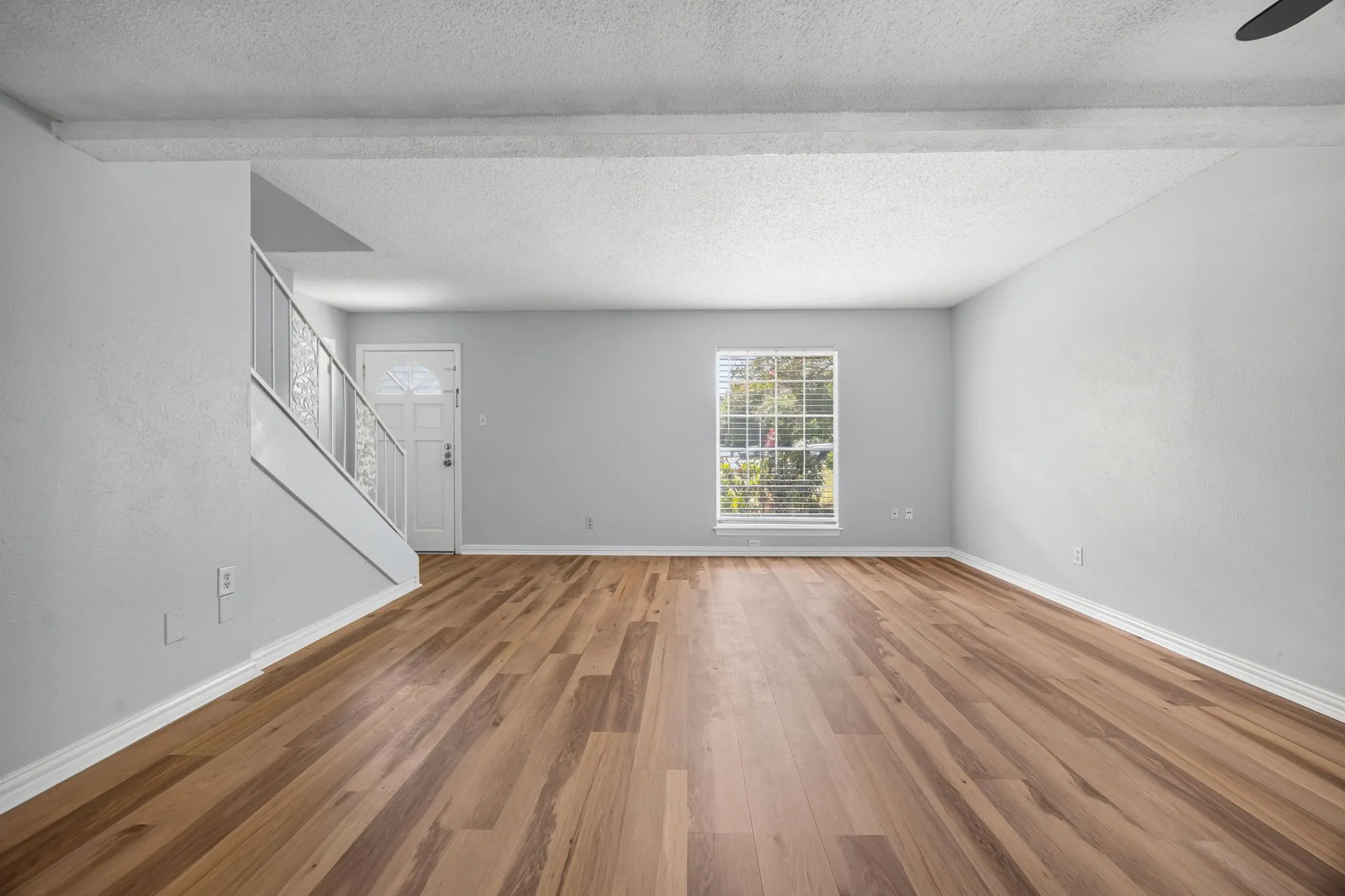 Duplex For Rent in Tarrant County , 2019 Fleur De Lis Court, Arlington, Texas 76012, 4 Bedroom, 2 Bathroom, 2 Garage spaces, 3,500 Sqft, built in 1971, mls#21406094, Real Estate Agent in Arlington, Homes For Rent in Tarrant county, Homes For Rent in Arlington, Realtor in Arlington Texas, Real Estate Brokerage Independent Realty Texas, Luminita Cordes Realtor