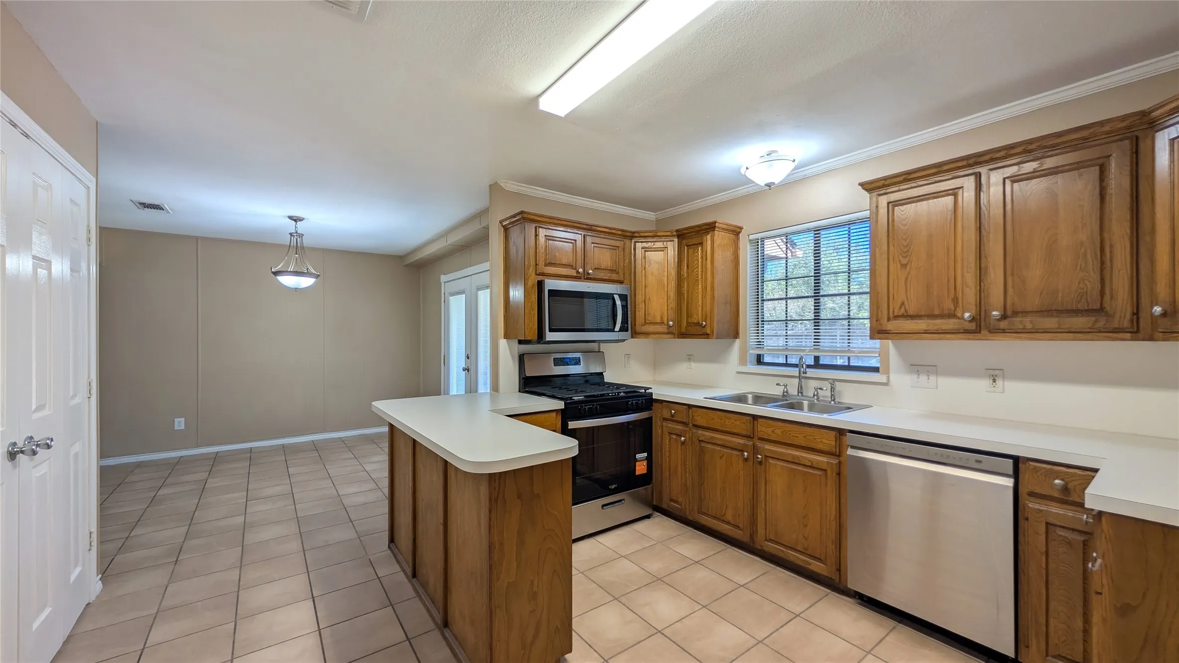 Single Family Residence For Rent in Denton County , 1007 Treys Court, Sanger, Texas 76266, 3 Bedroom, 2 Bathroom, 2 Garage spaces, 1,652 Sqft, built in 1996, mls#21406101, Real Estate Agent in Sanger, Homes For Rent in Denton county, Homes For Rent in Sanger, Realtor in Sanger Texas, Real Estate Brokerage Independent Realty Texas, Luminita Cordes Realtor