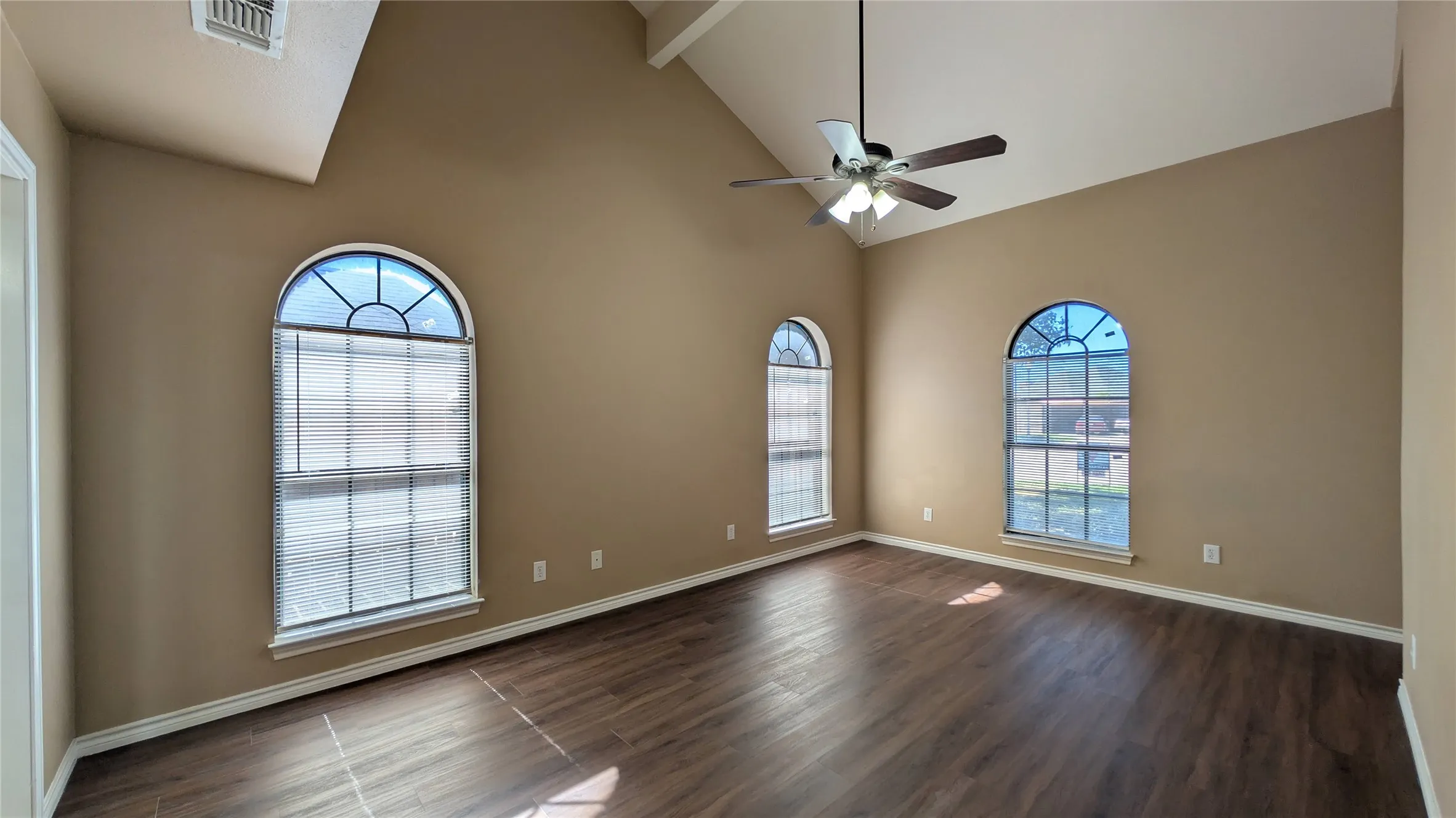 Single Family Residence For Rent in Denton County , 1007 Treys Court, Sanger, Texas 76266, 3 Bedroom, 2 Bathroom, 2 Garage spaces, 1,652 Sqft, built in 1996, mls#21406101, Real Estate Agent in Sanger, Homes For Rent in Denton county, Homes For Rent in Sanger, Realtor in Sanger Texas, Real Estate Brokerage Independent Realty Texas, Luminita Cordes Realtor