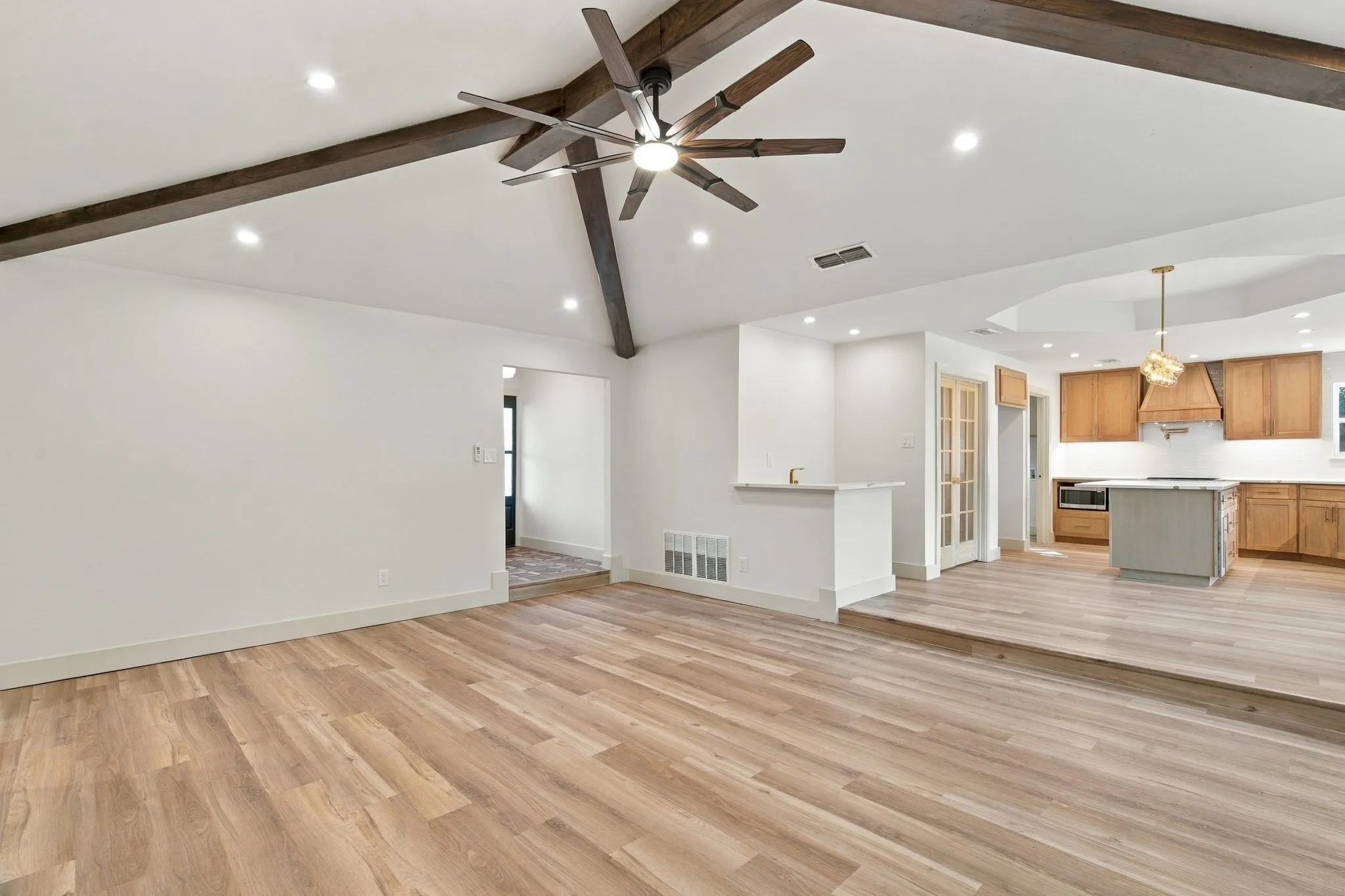 Single Family Residence For Sale in Tarrant County , 316 Oak Valley Drive, Colleyville, Texas 76034, 4 Bedroom, 2 Bathroom, 2 Garage spaces, 1,864 Sqft, built in 1977, mls#21406069, Real Estate Agent in Colleyville, Homes For Sale in Tarrant county, Homes For Sale in Colleyville, Realtor in Colleyville Texas, Real Estate Brokerage Independent Realty Texas, Luminita Cordes Realtor