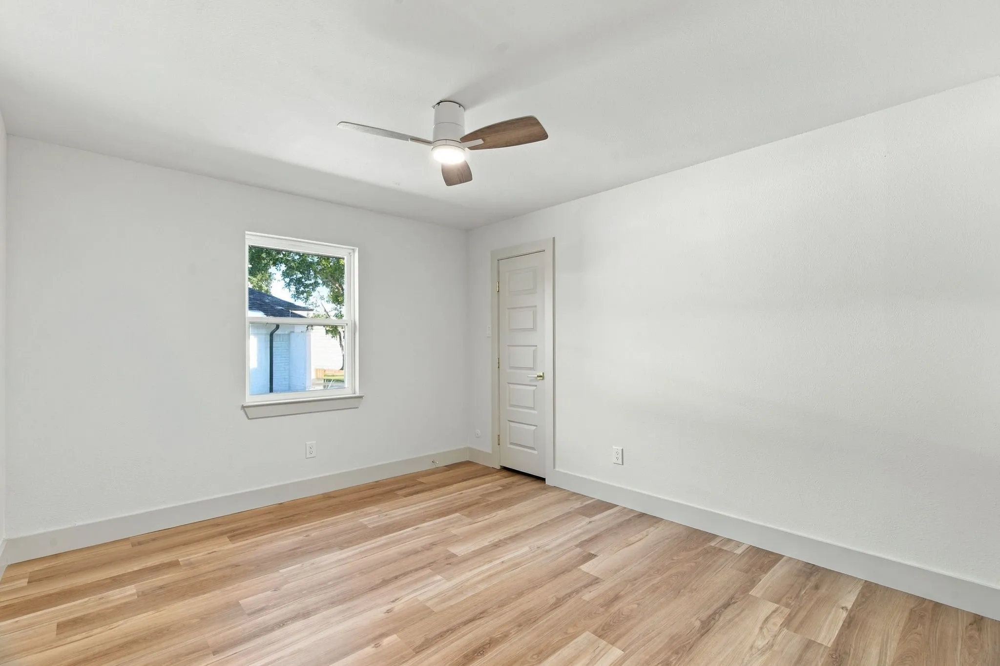 Single Family Residence For Sale in Tarrant County , 316 Oak Valley Drive, Colleyville, Texas 76034, 4 Bedroom, 2 Bathroom, 2 Garage spaces, 1,864 Sqft, built in 1977, mls#21406069, Real Estate Agent in Colleyville, Homes For Sale in Tarrant county, Homes For Sale in Colleyville, Realtor in Colleyville Texas, Real Estate Brokerage Independent Realty Texas, Luminita Cordes Realtor