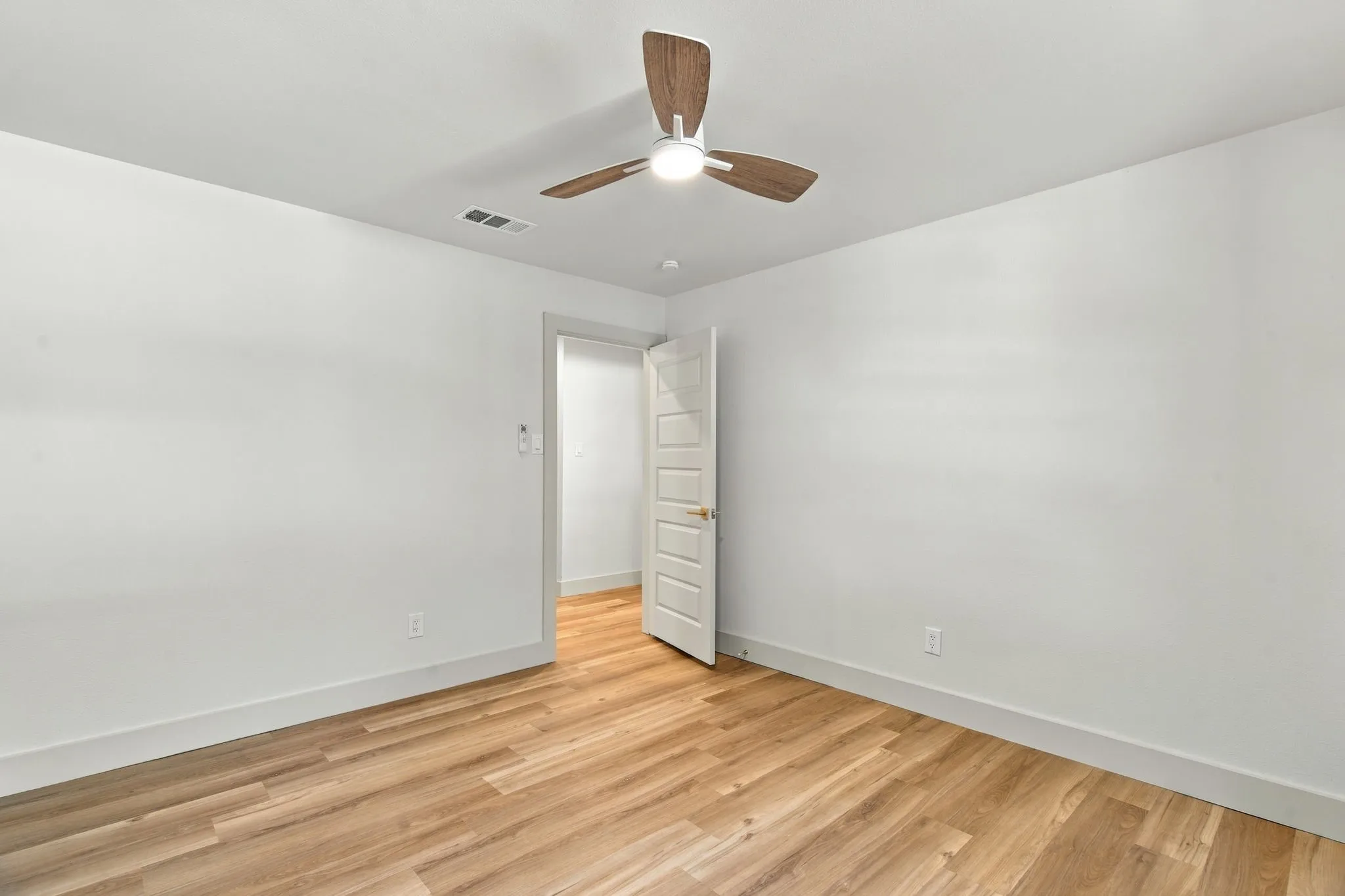 Single Family Residence For Sale in Tarrant County , 316 Oak Valley Drive, Colleyville, Texas 76034, 4 Bedroom, 2 Bathroom, 2 Garage spaces, 1,864 Sqft, built in 1977, mls#21406069, Real Estate Agent in Colleyville, Homes For Sale in Tarrant county, Homes For Sale in Colleyville, Realtor in Colleyville Texas, Real Estate Brokerage Independent Realty Texas, Luminita Cordes Realtor
