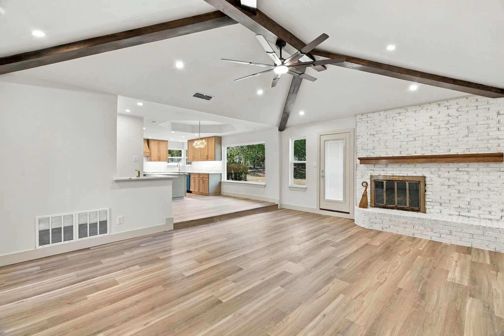 Single Family Residence For Sale in Tarrant County , 316 Oak Valley Drive, Colleyville, Texas 76034, 4 Bedroom, 2 Bathroom, 2 Garage spaces, 1,864 Sqft, built in 1977, mls#21406069, Real Estate Agent in Colleyville, Homes For Sale in Tarrant county, Homes For Sale in Colleyville, Realtor in Colleyville Texas, Real Estate Brokerage Independent Realty Texas, Luminita Cordes Realtor