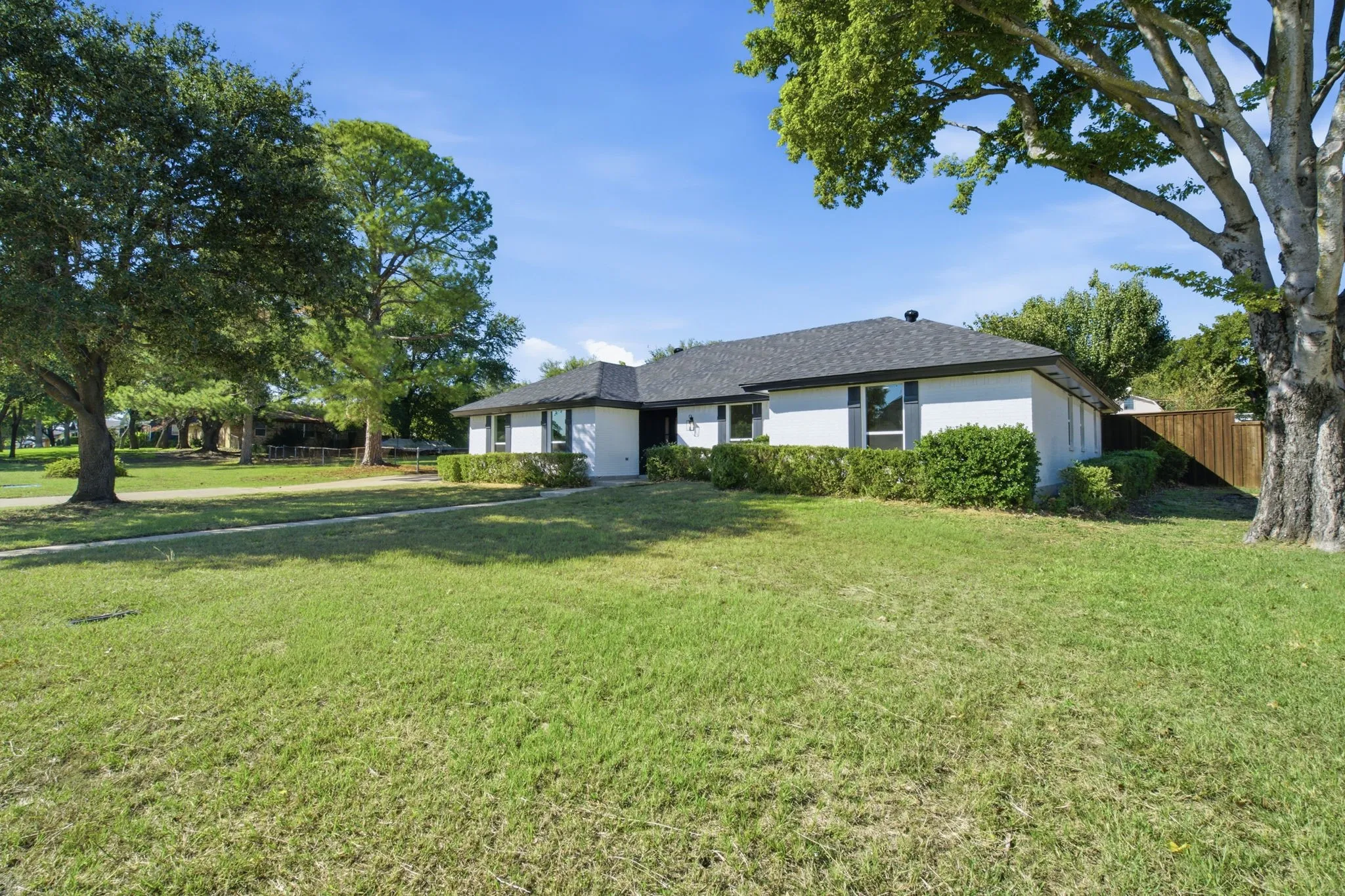 Single Family Residence For Sale in Tarrant County , 316 Oak Valley Drive, Colleyville, Texas 76034, 4 Bedroom, 2 Bathroom, 2 Garage spaces, 1,864 Sqft, built in 1977, mls#21406069, Real Estate Agent in Colleyville, Homes For Sale in Tarrant county, Homes For Sale in Colleyville, Realtor in Colleyville Texas, Real Estate Brokerage Independent Realty Texas, Luminita Cordes Realtor