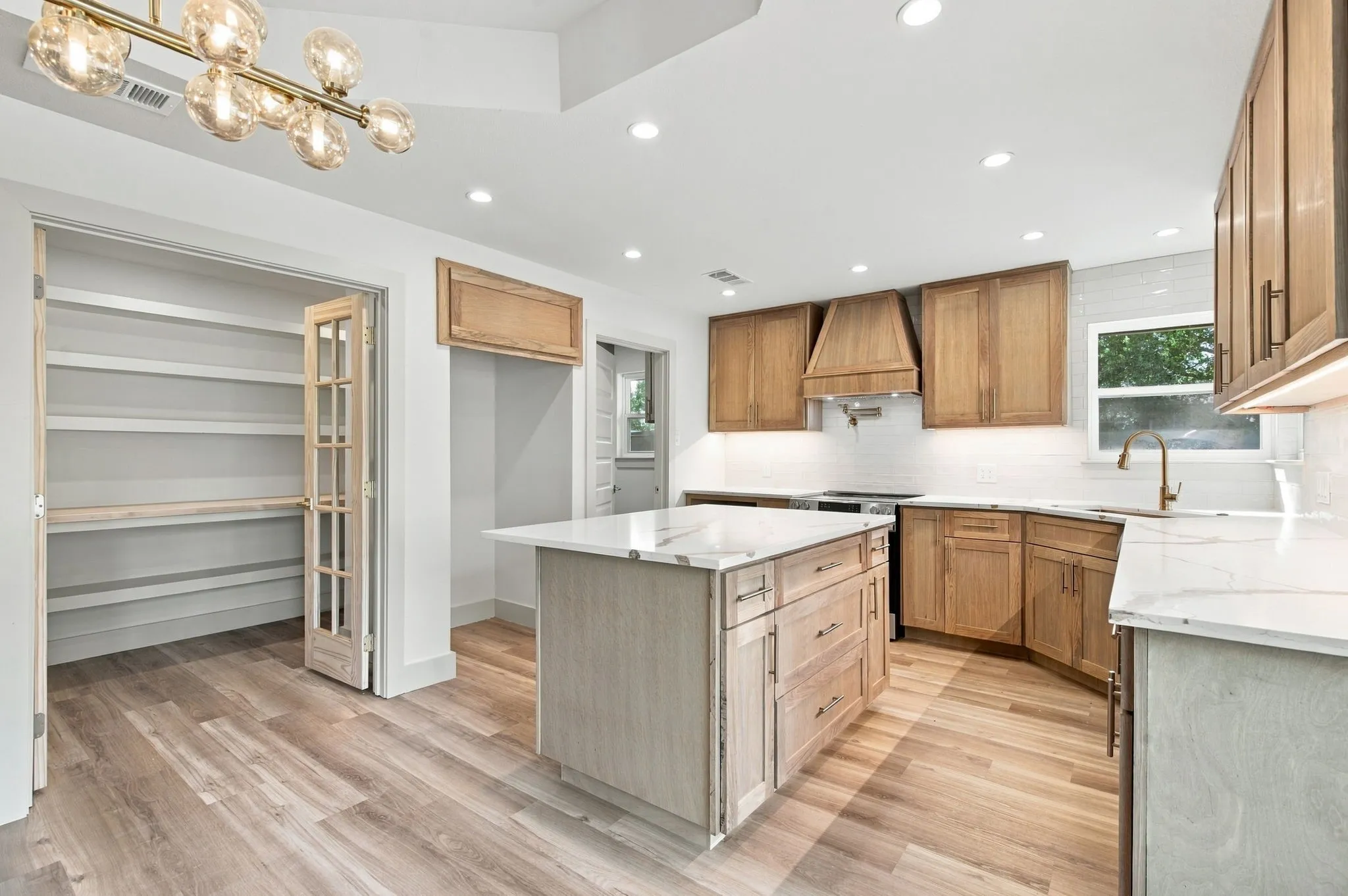 Single Family Residence For Sale in Tarrant County , 316 Oak Valley Drive, Colleyville, Texas 76034, 4 Bedroom, 2 Bathroom, 2 Garage spaces, 1,864 Sqft, built in 1977, mls#21406069, Real Estate Agent in Colleyville, Homes For Sale in Tarrant county, Homes For Sale in Colleyville, Realtor in Colleyville Texas, Real Estate Brokerage Independent Realty Texas, Luminita Cordes Realtor