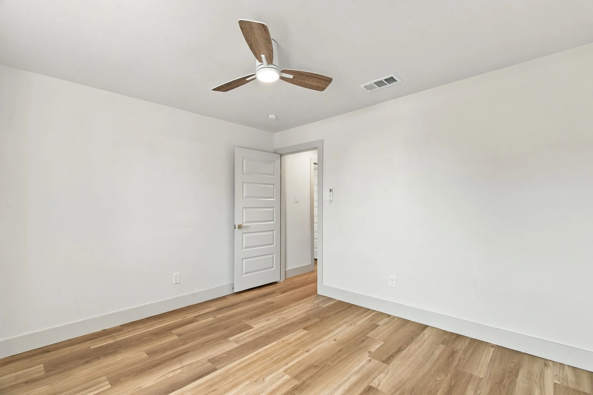 Single Family Residence For Sale in Tarrant County , 316 Oak Valley Drive, Colleyville, Texas 76034, 4 Bedroom, 2 Bathroom, 2 Garage spaces, 1,864 Sqft, built in 1977, mls#21406069, Real Estate Agent in Colleyville, Homes For Sale in Tarrant county, Homes For Sale in Colleyville, Realtor in Colleyville Texas, Real Estate Brokerage Independent Realty Texas, Luminita Cordes Realtor