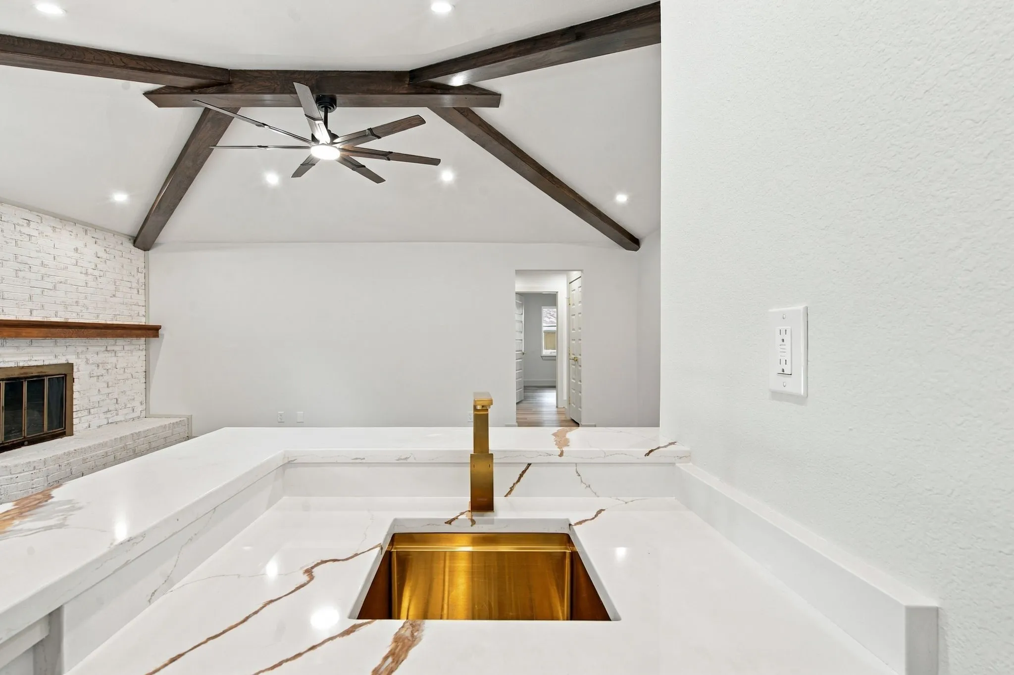 Single Family Residence For Sale in Tarrant County , 316 Oak Valley Drive, Colleyville, Texas 76034, 4 Bedroom, 2 Bathroom, 2 Garage spaces, 1,864 Sqft, built in 1977, mls#21406069, Real Estate Agent in Colleyville, Homes For Sale in Tarrant county, Homes For Sale in Colleyville, Realtor in Colleyville Texas, Real Estate Brokerage Independent Realty Texas, Luminita Cordes Realtor