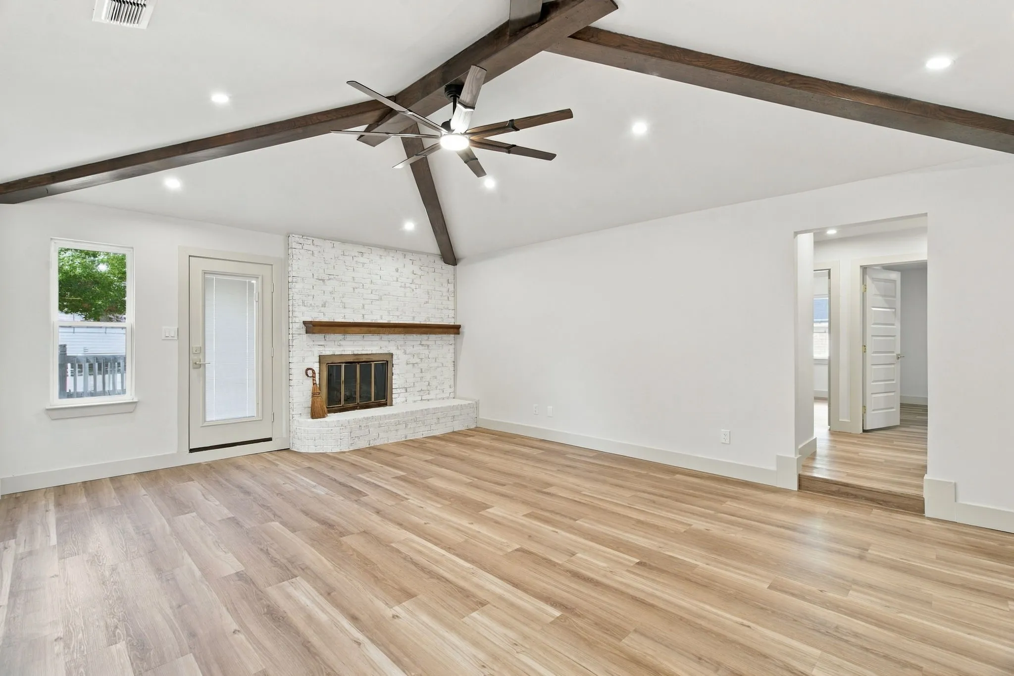 Single Family Residence For Sale in Tarrant County , 316 Oak Valley Drive, Colleyville, Texas 76034, 4 Bedroom, 2 Bathroom, 2 Garage spaces, 1,864 Sqft, built in 1977, mls#21406069, Real Estate Agent in Colleyville, Homes For Sale in Tarrant county, Homes For Sale in Colleyville, Realtor in Colleyville Texas, Real Estate Brokerage Independent Realty Texas, Luminita Cordes Realtor