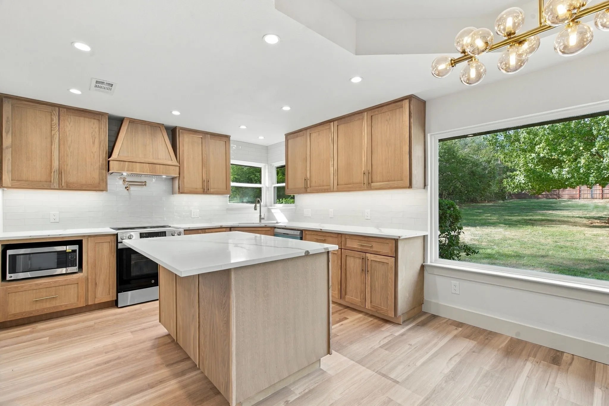 Single Family Residence For Sale in Tarrant County , 316 Oak Valley Drive, Colleyville, Texas 76034, 4 Bedroom, 2 Bathroom, 2 Garage spaces, 1,864 Sqft, built in 1977, mls#21406069, Real Estate Agent in Colleyville, Homes For Sale in Tarrant county, Homes For Sale in Colleyville, Realtor in Colleyville Texas, Real Estate Brokerage Independent Realty Texas, Luminita Cordes Realtor