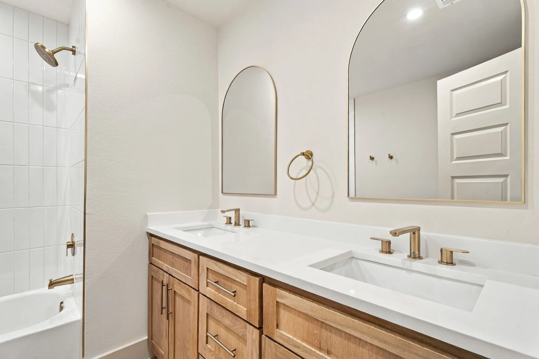 Single Family Residence For Sale in Tarrant County , 316 Oak Valley Drive, Colleyville, Texas 76034, 4 Bedroom, 2 Bathroom, 2 Garage spaces, 1,864 Sqft, built in 1977, mls#21406069, Real Estate Agent in Colleyville, Homes For Sale in Tarrant county, Homes For Sale in Colleyville, Realtor in Colleyville Texas, Real Estate Brokerage Independent Realty Texas, Luminita Cordes Realtor