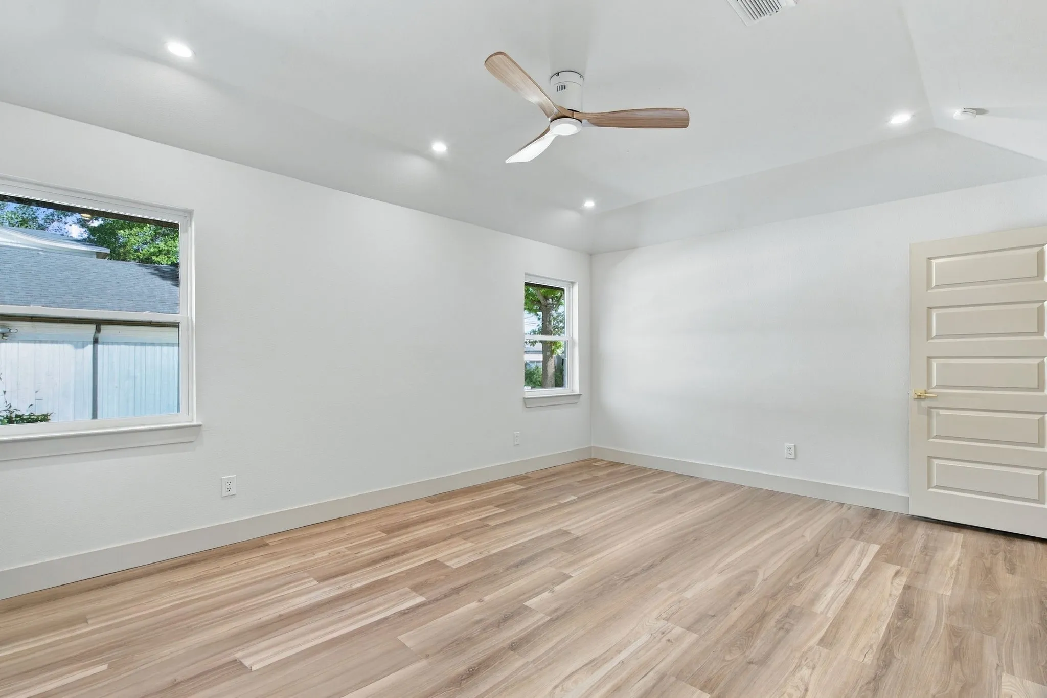 Single Family Residence For Sale in Tarrant County , 316 Oak Valley Drive, Colleyville, Texas 76034, 4 Bedroom, 2 Bathroom, 2 Garage spaces, 1,864 Sqft, built in 1977, mls#21406069, Real Estate Agent in Colleyville, Homes For Sale in Tarrant county, Homes For Sale in Colleyville, Realtor in Colleyville Texas, Real Estate Brokerage Independent Realty Texas, Luminita Cordes Realtor