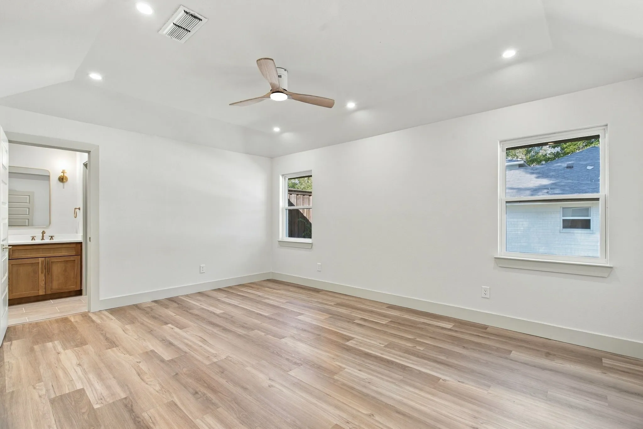 Single Family Residence For Sale in Tarrant County , 316 Oak Valley Drive, Colleyville, Texas 76034, 4 Bedroom, 2 Bathroom, 2 Garage spaces, 1,864 Sqft, built in 1977, mls#21406069, Real Estate Agent in Colleyville, Homes For Sale in Tarrant county, Homes For Sale in Colleyville, Realtor in Colleyville Texas, Real Estate Brokerage Independent Realty Texas, Luminita Cordes Realtor