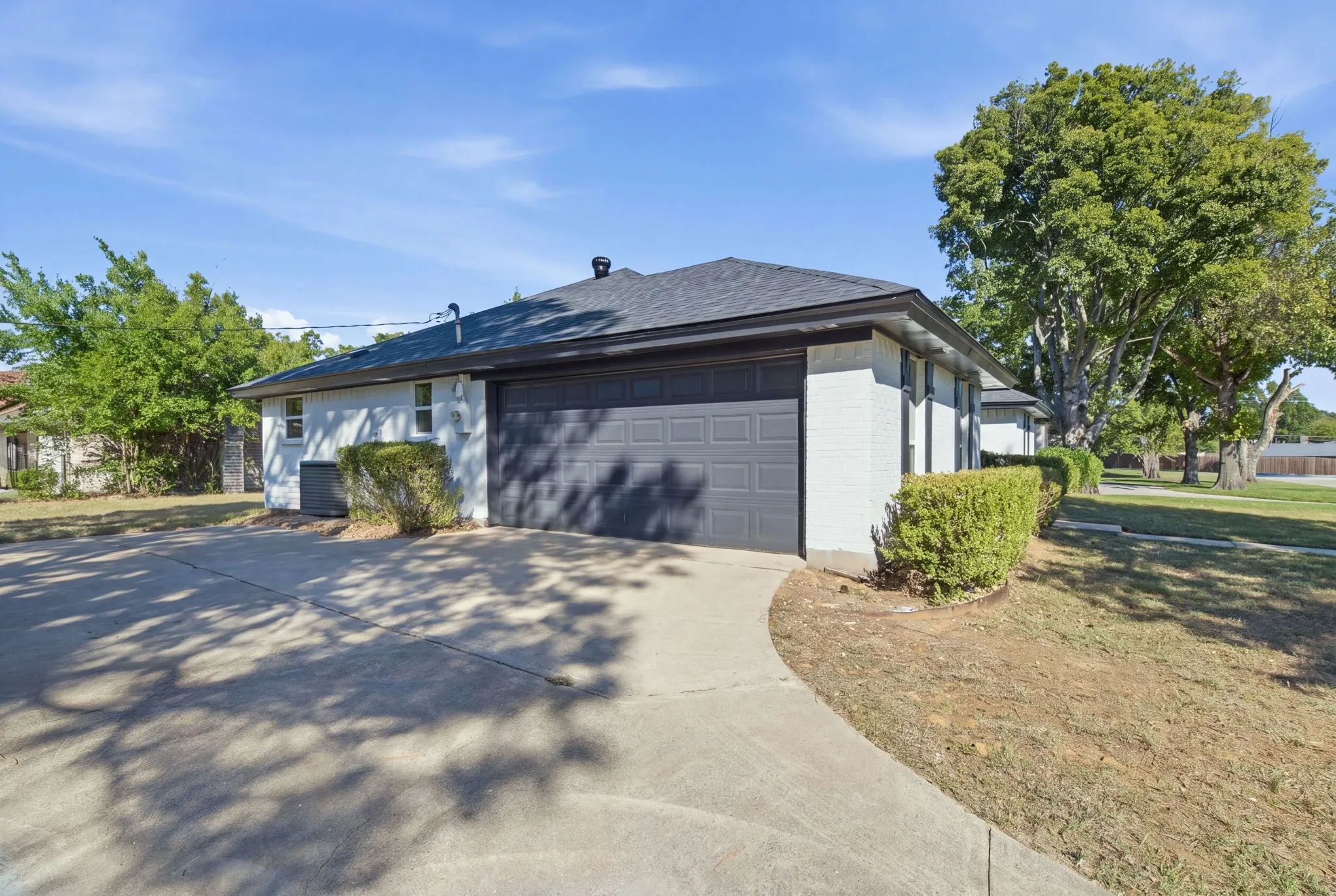 Single Family Residence For Sale in Tarrant County , 316 Oak Valley Drive, Colleyville, Texas 76034, 4 Bedroom, 2 Bathroom, 2 Garage spaces, 1,864 Sqft, built in 1977, mls#21406069, Real Estate Agent in Colleyville, Homes For Sale in Tarrant county, Homes For Sale in Colleyville, Realtor in Colleyville Texas, Real Estate Brokerage Independent Realty Texas, Luminita Cordes Realtor