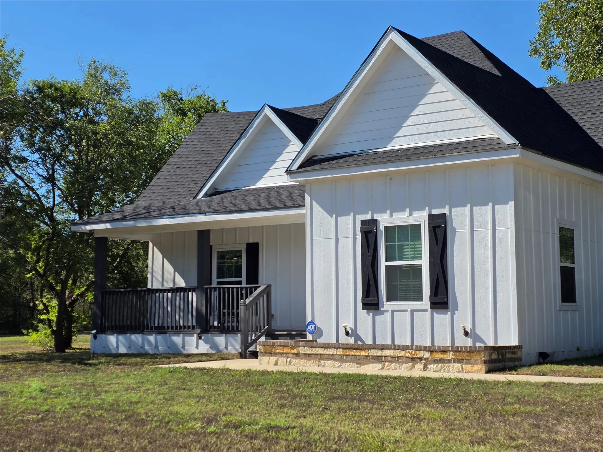 Single Family Residence For Rent in Ellis County , 901 S Hall Street, Ennis, Texas 75119, 3 Bedroom, 2 Bathroom, Garage spaces, 1,306 Sqft, built in 1945, mls#21406107, Real Estate Agent in Ennis, Homes For Rent in Ellis county, Homes For Rent in Ennis, Realtor in Ennis Texas, Real Estate Brokerage Independent Realty Texas, Luminita Cordes Realtor