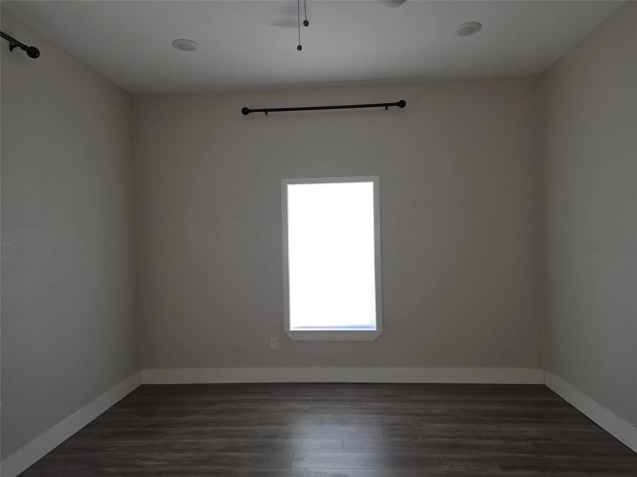 Single Family Residence For Rent in Ellis County , 901 S Hall Street, Ennis, Texas 75119, 3 Bedroom, 2 Bathroom, Garage spaces, 1,306 Sqft, built in 1945, mls#21406107, Real Estate Agent in Ennis, Homes For Rent in Ellis county, Homes For Rent in Ennis, Realtor in Ennis Texas, Real Estate Brokerage Independent Realty Texas, Luminita Cordes Realtor