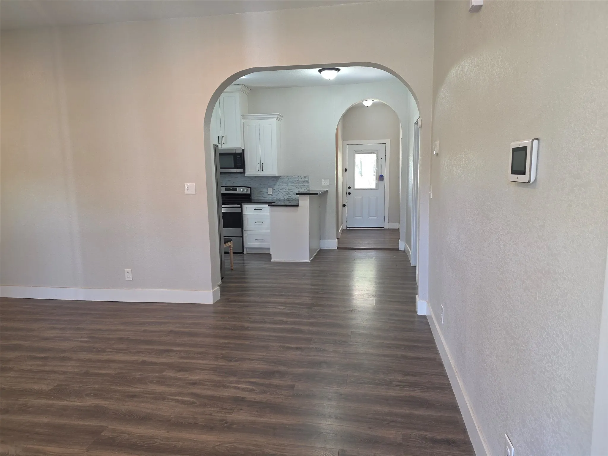 Single Family Residence For Rent in Ellis County , 901 S Hall Street, Ennis, Texas 75119, 3 Bedroom, 2 Bathroom, Garage spaces, 1,306 Sqft, built in 1945, mls#21406107, Real Estate Agent in Ennis, Homes For Rent in Ellis county, Homes For Rent in Ennis, Realtor in Ennis Texas, Real Estate Brokerage Independent Realty Texas, Luminita Cordes Realtor
