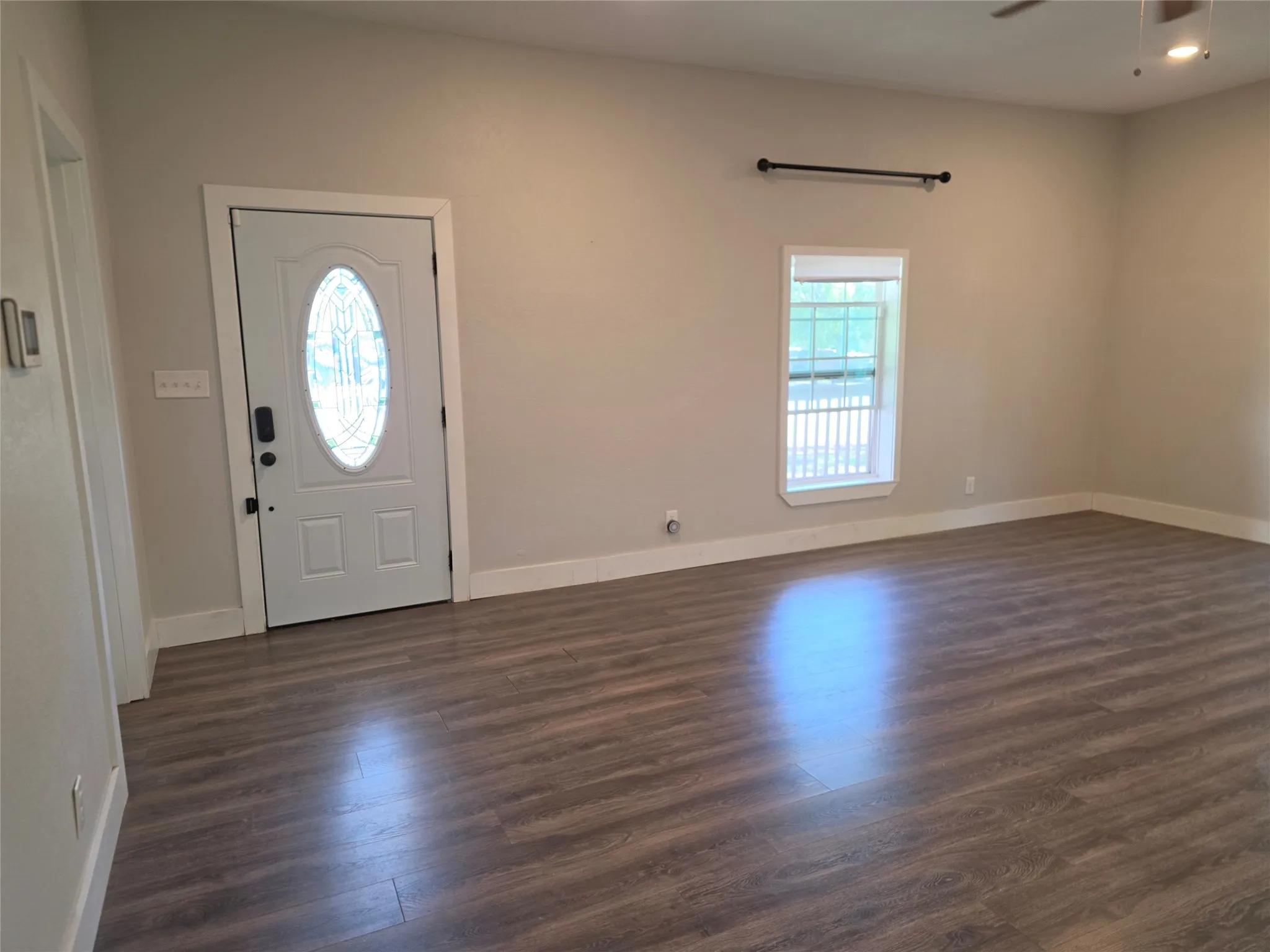 Single Family Residence For Rent in Ellis County , 901 S Hall Street, Ennis, Texas 75119, 3 Bedroom, 2 Bathroom, Garage spaces, 1,306 Sqft, built in 1945, mls#21406107, Real Estate Agent in Ennis, Homes For Rent in Ellis county, Homes For Rent in Ennis, Realtor in Ennis Texas, Real Estate Brokerage Independent Realty Texas, Luminita Cordes Realtor
