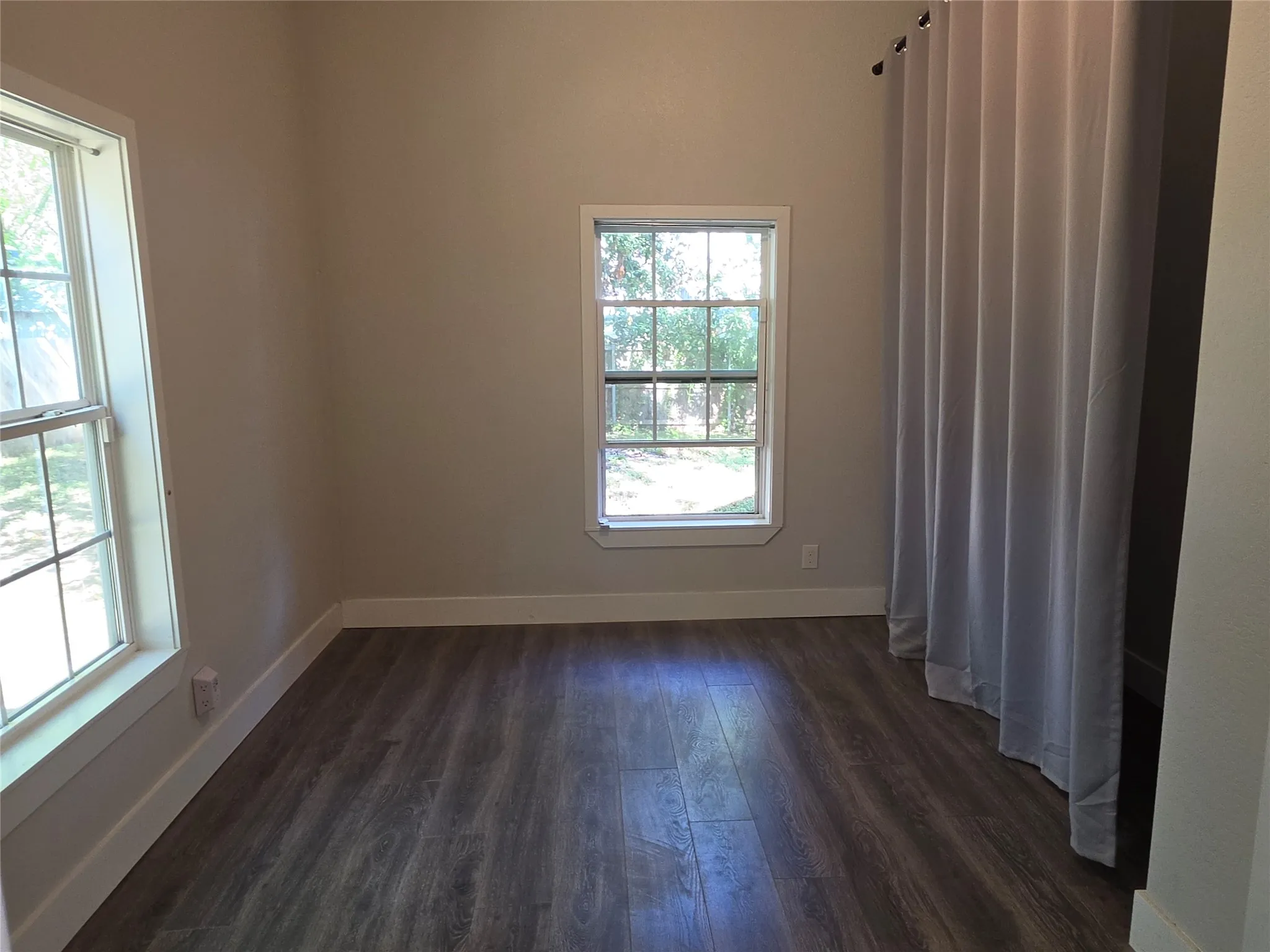 Single Family Residence For Rent in Ellis County , 901 S Hall Street, Ennis, Texas 75119, 3 Bedroom, 2 Bathroom, Garage spaces, 1,306 Sqft, built in 1945, mls#21406107, Real Estate Agent in Ennis, Homes For Rent in Ellis county, Homes For Rent in Ennis, Realtor in Ennis Texas, Real Estate Brokerage Independent Realty Texas, Luminita Cordes Realtor
