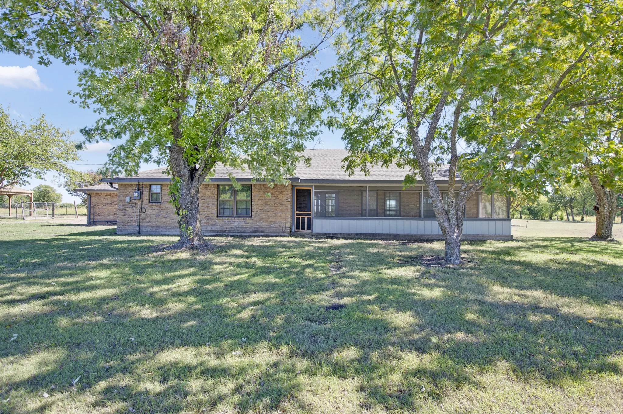 Single Family Residence For Sale in Collin County , 14340 County Road 550 Road, Farmersville, Texas 75442, 3 Bedroom, 2 Bathroom, 2 Garage spaces, 2,819 Sqft, built in 1982, mls#21398352, Real Estate Agent in Farmersville, Homes For Sale in Collin county, Homes For Sale in Farmersville, Realtor in Farmersville Texas, Real Estate Brokerage Independent Realty Texas, Luminita Cordes Realtor