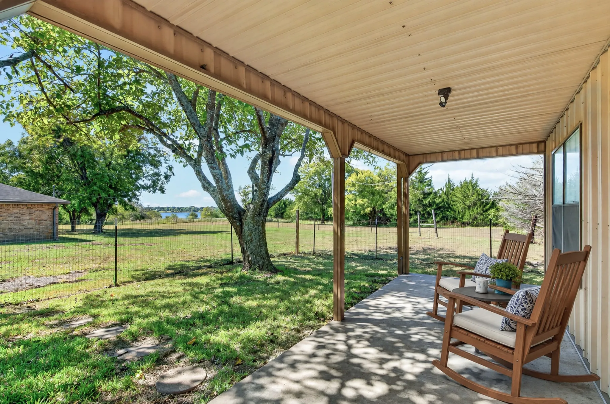Single Family Residence For Sale in Collin County , 14340 County Road 550 Road, Farmersville, Texas 75442, 3 Bedroom, 2 Bathroom, 2 Garage spaces, 2,819 Sqft, built in 1982, mls#21398352, Real Estate Agent in Farmersville, Homes For Sale in Collin county, Homes For Sale in Farmersville, Realtor in Farmersville Texas, Real Estate Brokerage Independent Realty Texas, Luminita Cordes Realtor