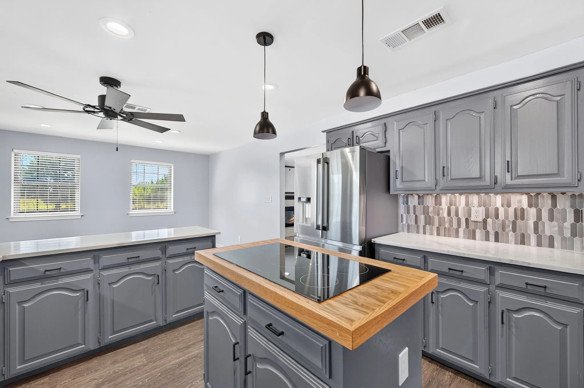 Single Family Residence For Sale in Collin County , 14340 County Road 550 Road, Farmersville, Texas 75442, 3 Bedroom, 2 Bathroom, 2 Garage spaces, 2,819 Sqft, built in 1982, mls#21398352, Real Estate Agent in Farmersville, Homes For Sale in Collin county, Homes For Sale in Farmersville, Realtor in Farmersville Texas, Real Estate Brokerage Independent Realty Texas, Luminita Cordes Realtor