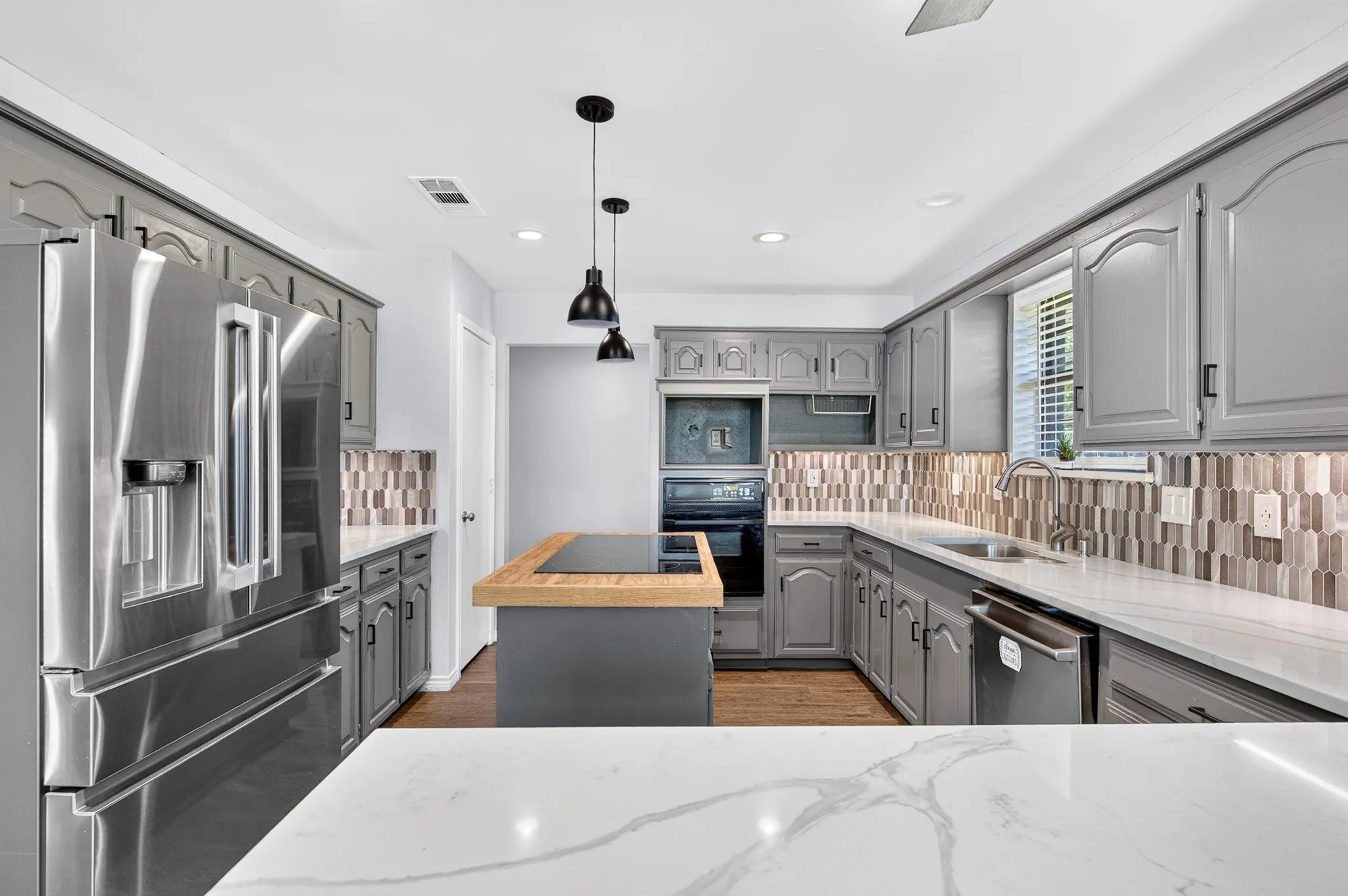 Single Family Residence For Sale in Collin County , 14340 County Road 550 Road, Farmersville, Texas 75442, 3 Bedroom, 2 Bathroom, 2 Garage spaces, 2,819 Sqft, built in 1982, mls#21398352, Real Estate Agent in Farmersville, Homes For Sale in Collin county, Homes For Sale in Farmersville, Realtor in Farmersville Texas, Real Estate Brokerage Independent Realty Texas, Luminita Cordes Realtor
