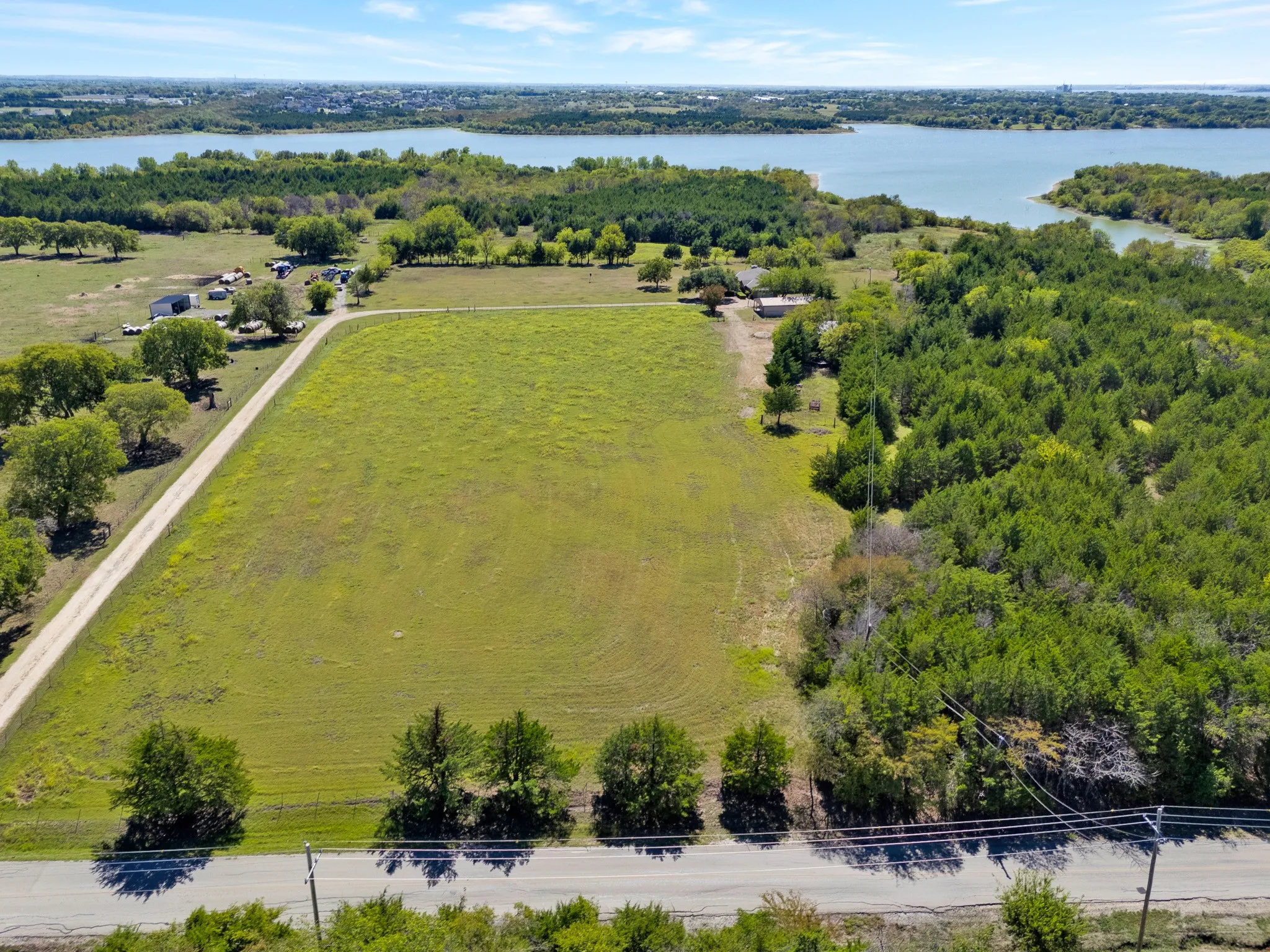 Single Family Residence For Sale in Collin County , 14340 County Road 550 Road, Farmersville, Texas 75442, 3 Bedroom, 2 Bathroom, 2 Garage spaces, 2,819 Sqft, built in 1982, mls#21398352, Real Estate Agent in Farmersville, Homes For Sale in Collin county, Homes For Sale in Farmersville, Realtor in Farmersville Texas, Real Estate Brokerage Independent Realty Texas, Luminita Cordes Realtor