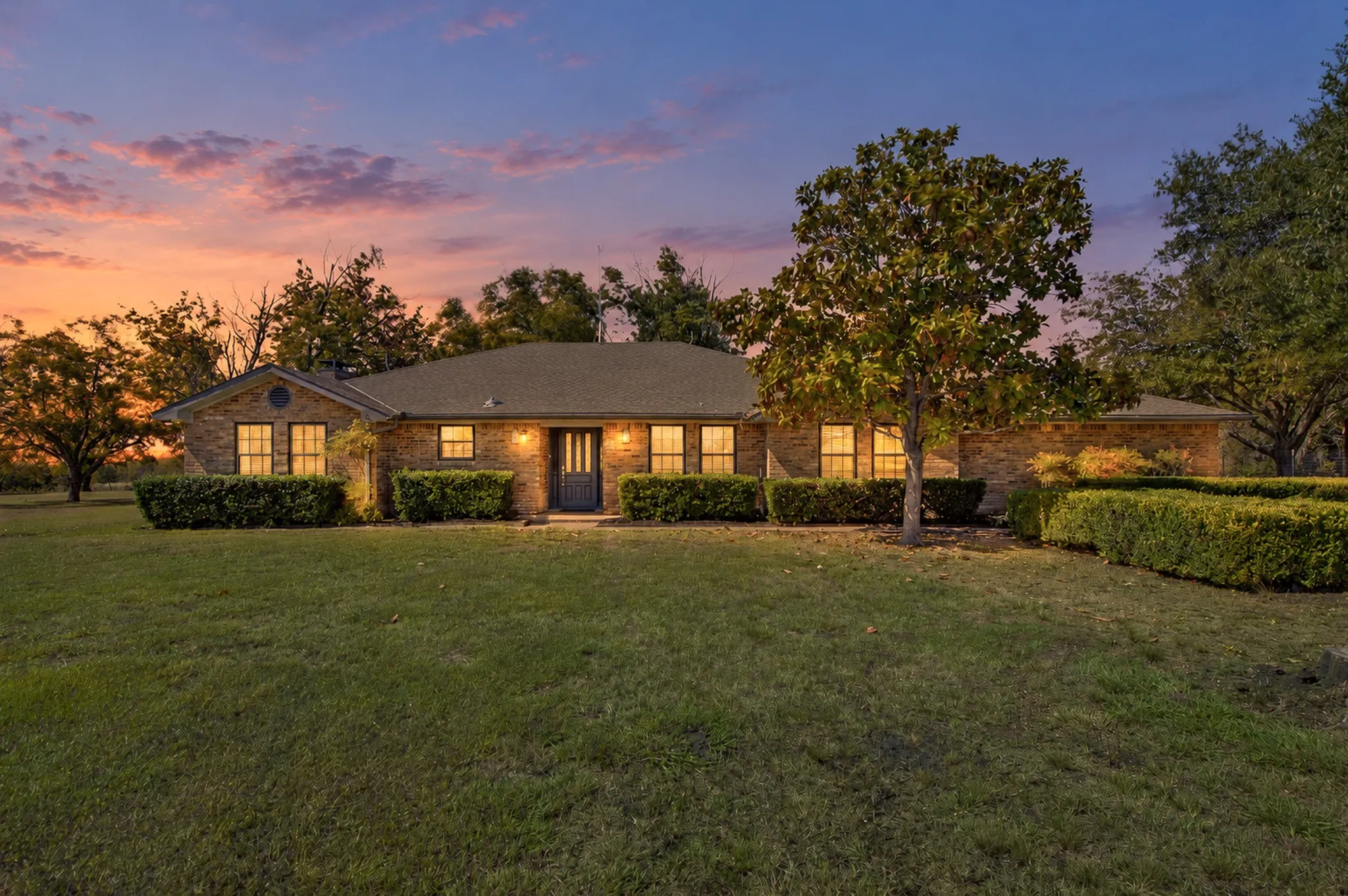 Single Family Residence For Sale in Collin County , 14340 County Road 550 Road, Farmersville, Texas 75442, 3 Bedroom, 2 Bathroom, 2 Garage spaces, 2,819 Sqft, built in 1982, mls#21398352, Real Estate Agent in Farmersville, Homes For Sale in Collin county, Homes For Sale in Farmersville, Realtor in Farmersville Texas, Real Estate Brokerage Independent Realty Texas, Luminita Cordes Realtor