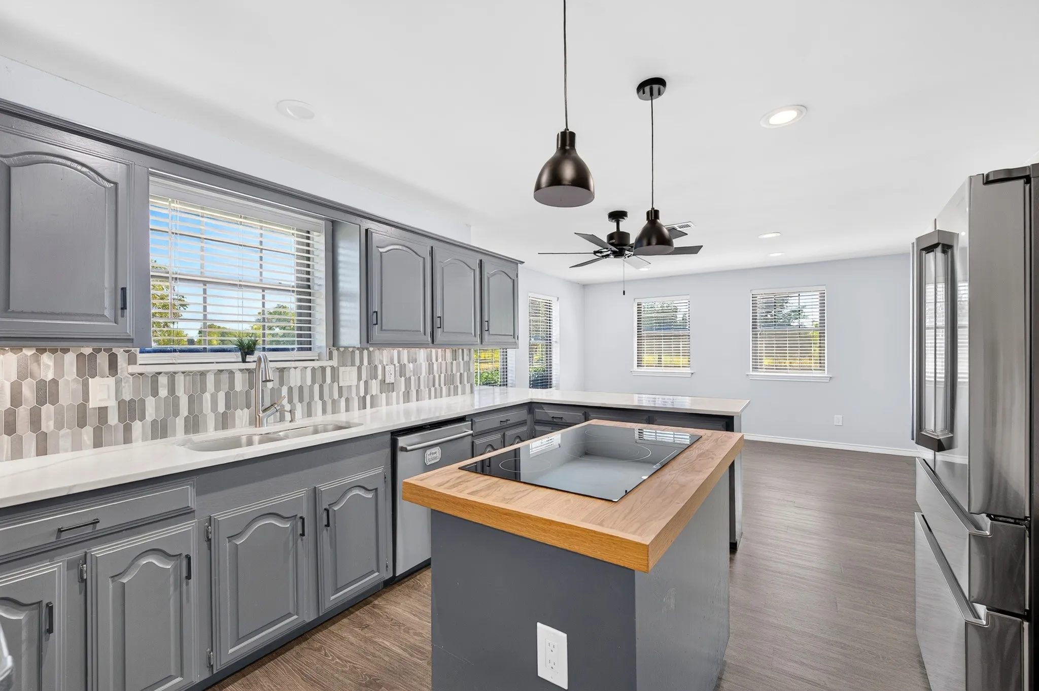Single Family Residence For Sale in Collin County , 14340 County Road 550 Road, Farmersville, Texas 75442, 3 Bedroom, 2 Bathroom, 2 Garage spaces, 2,819 Sqft, built in 1982, mls#21398352, Real Estate Agent in Farmersville, Homes For Sale in Collin county, Homes For Sale in Farmersville, Realtor in Farmersville Texas, Real Estate Brokerage Independent Realty Texas, Luminita Cordes Realtor
