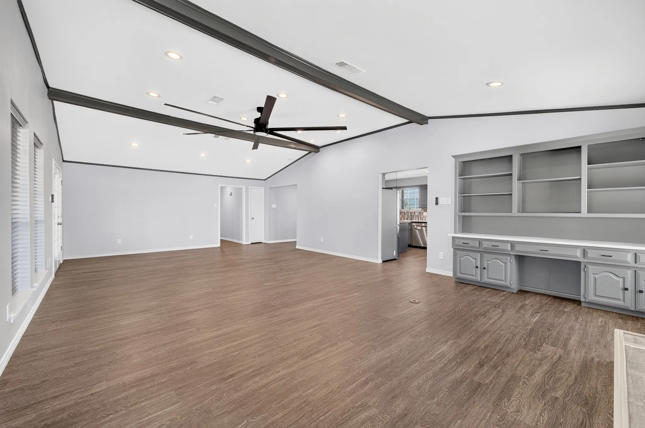 Single Family Residence For Sale in Collin County , 14340 County Road 550 Road, Farmersville, Texas 75442, 3 Bedroom, 2 Bathroom, 2 Garage spaces, 2,819 Sqft, built in 1982, mls#21398352, Real Estate Agent in Farmersville, Homes For Sale in Collin county, Homes For Sale in Farmersville, Realtor in Farmersville Texas, Real Estate Brokerage Independent Realty Texas, Luminita Cordes Realtor