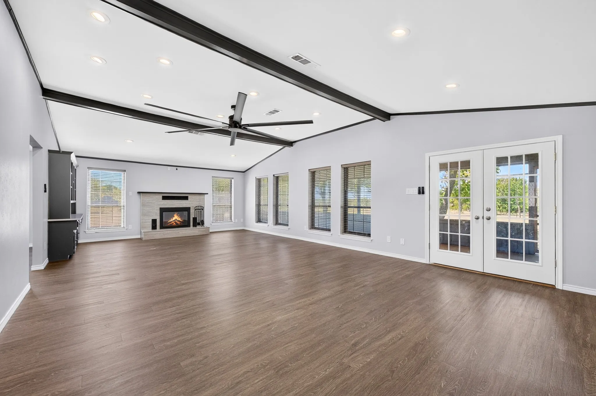 Single Family Residence For Sale in Collin County , 14340 County Road 550 Road, Farmersville, Texas 75442, 3 Bedroom, 2 Bathroom, 2 Garage spaces, 2,819 Sqft, built in 1982, mls#21398352, Real Estate Agent in Farmersville, Homes For Sale in Collin county, Homes For Sale in Farmersville, Realtor in Farmersville Texas, Real Estate Brokerage Independent Realty Texas, Luminita Cordes Realtor