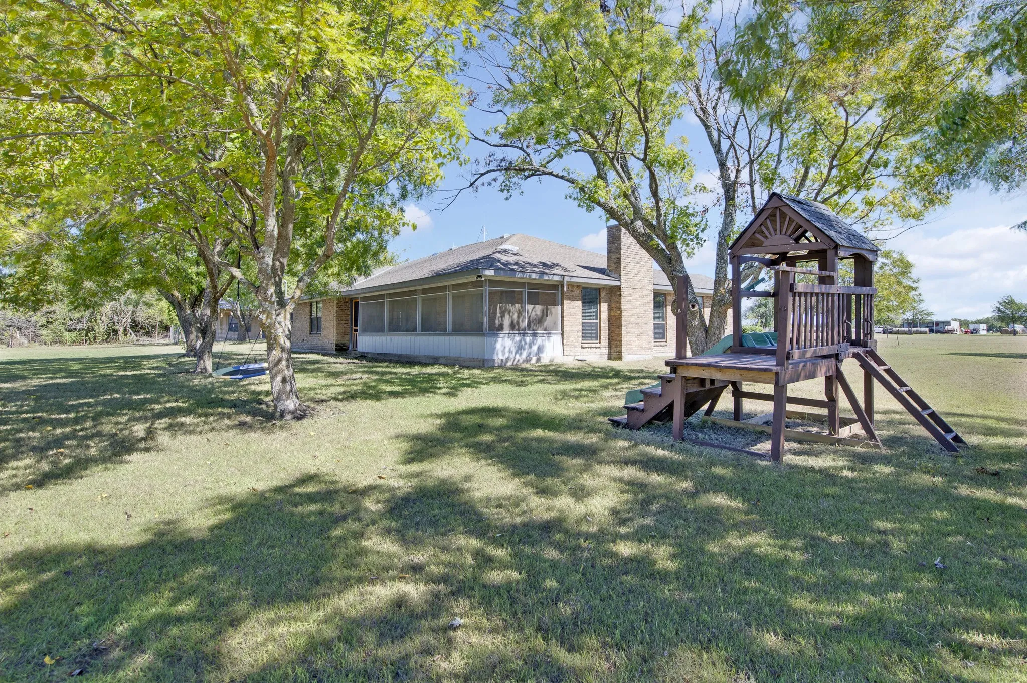 Single Family Residence For Sale in Collin County , 14340 County Road 550 Road, Farmersville, Texas 75442, 3 Bedroom, 2 Bathroom, 2 Garage spaces, 2,819 Sqft, built in 1982, mls#21398352, Real Estate Agent in Farmersville, Homes For Sale in Collin county, Homes For Sale in Farmersville, Realtor in Farmersville Texas, Real Estate Brokerage Independent Realty Texas, Luminita Cordes Realtor