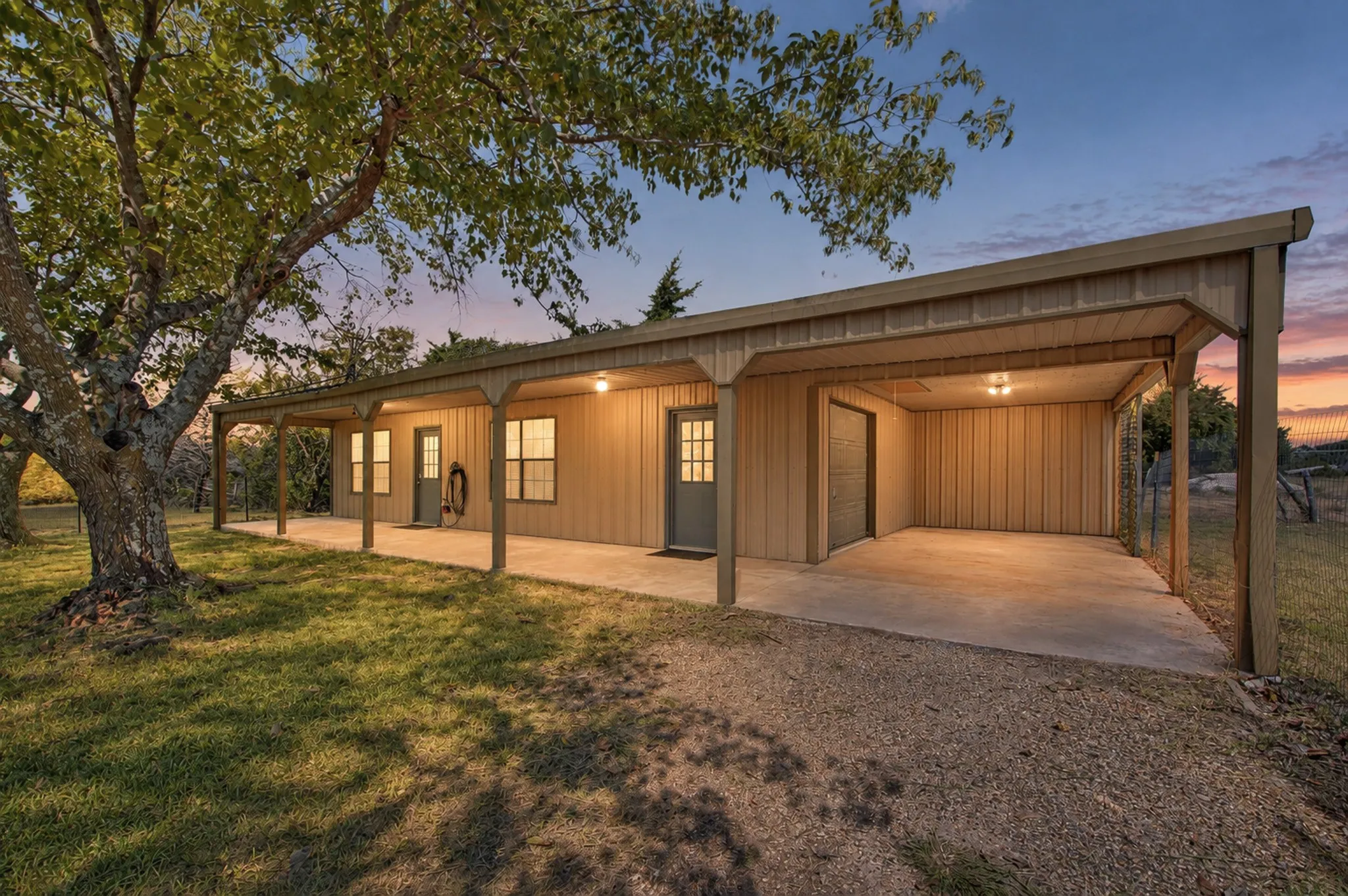 Single Family Residence For Sale in Collin County , 14340 County Road 550 Road, Farmersville, Texas 75442, 3 Bedroom, 2 Bathroom, 2 Garage spaces, 2,819 Sqft, built in 1982, mls#21398352, Real Estate Agent in Farmersville, Homes For Sale in Collin county, Homes For Sale in Farmersville, Realtor in Farmersville Texas, Real Estate Brokerage Independent Realty Texas, Luminita Cordes Realtor