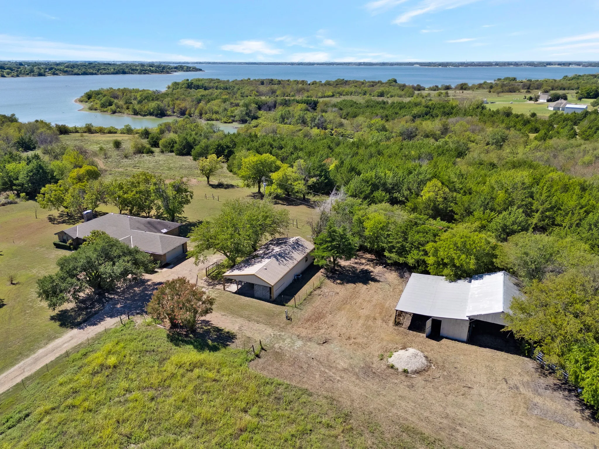 Single Family Residence For Sale in Collin County , 14340 County Road 550 Road, Farmersville, Texas 75442, 3 Bedroom, 2 Bathroom, 2 Garage spaces, 2,819 Sqft, built in 1982, mls#21398352, Real Estate Agent in Farmersville, Homes For Sale in Collin county, Homes For Sale in Farmersville, Realtor in Farmersville Texas, Real Estate Brokerage Independent Realty Texas, Luminita Cordes Realtor