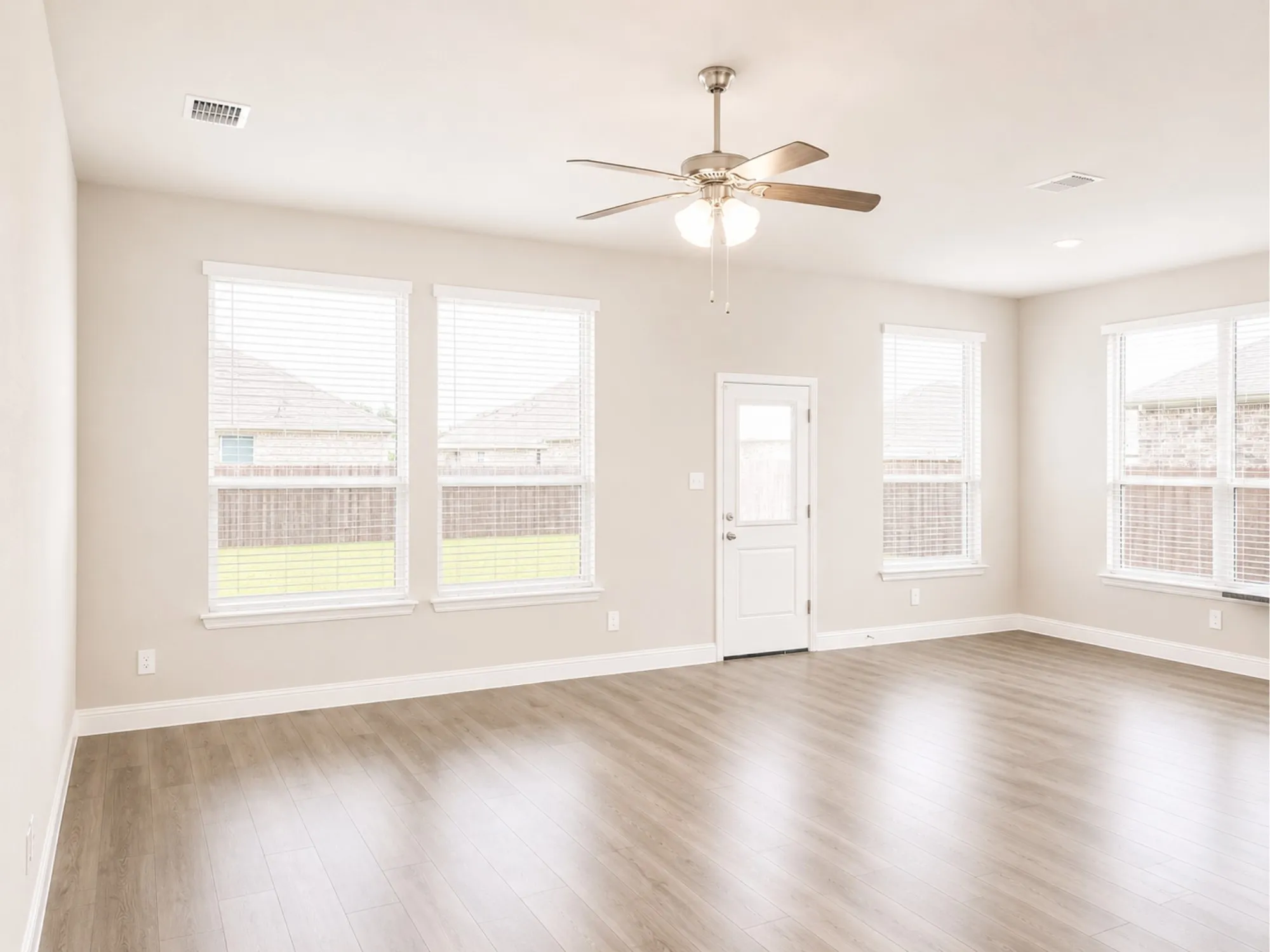 Single Family Residence For Rent in Ellis County , 6002 14th Street, Midlothian, Texas 76065, 5 Bedroom, 4 Bathroom, 2 Garage spaces, 2,706 Sqft, built in 2024, mls#21406112, Real Estate Agent in Midlothian, Homes For Rent in Ellis county, Homes For Rent in Midlothian, Realtor in Midlothian Texas, Real Estate Brokerage Independent Realty Texas, Luminita Cordes Realtor