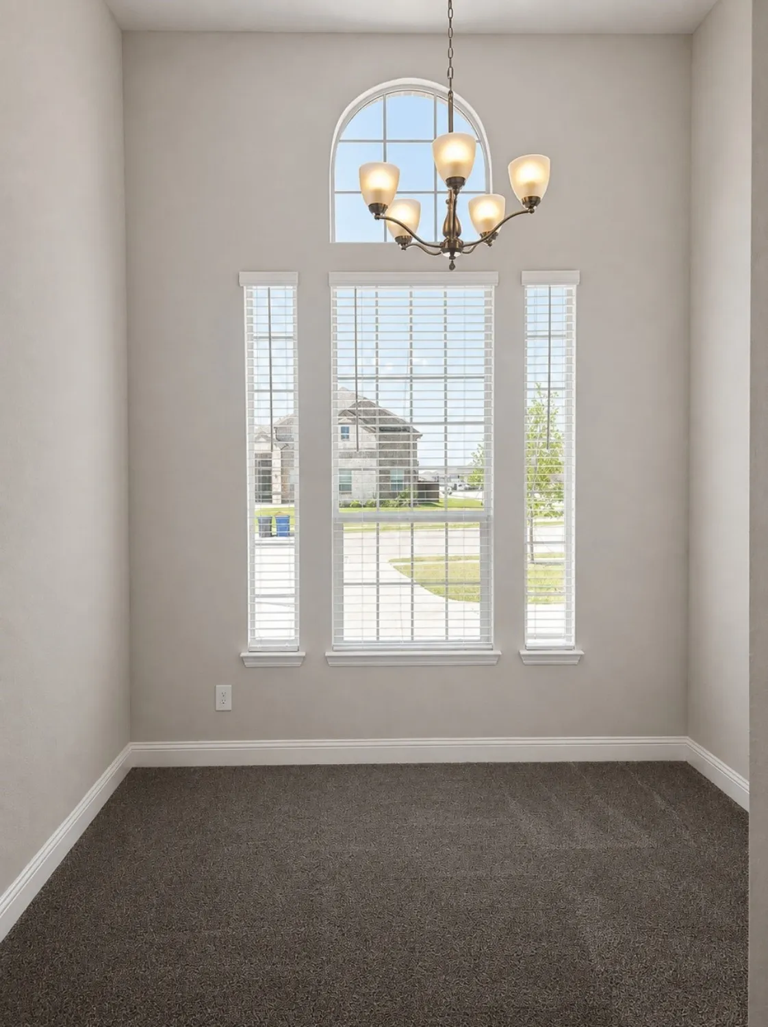 Single Family Residence For Rent in Ellis County , 6002 14th Street, Midlothian, Texas 76065, 5 Bedroom, 4 Bathroom, 2 Garage spaces, 2,706 Sqft, built in 2024, mls#21406112, Real Estate Agent in Midlothian, Homes For Rent in Ellis county, Homes For Rent in Midlothian, Realtor in Midlothian Texas, Real Estate Brokerage Independent Realty Texas, Luminita Cordes Realtor