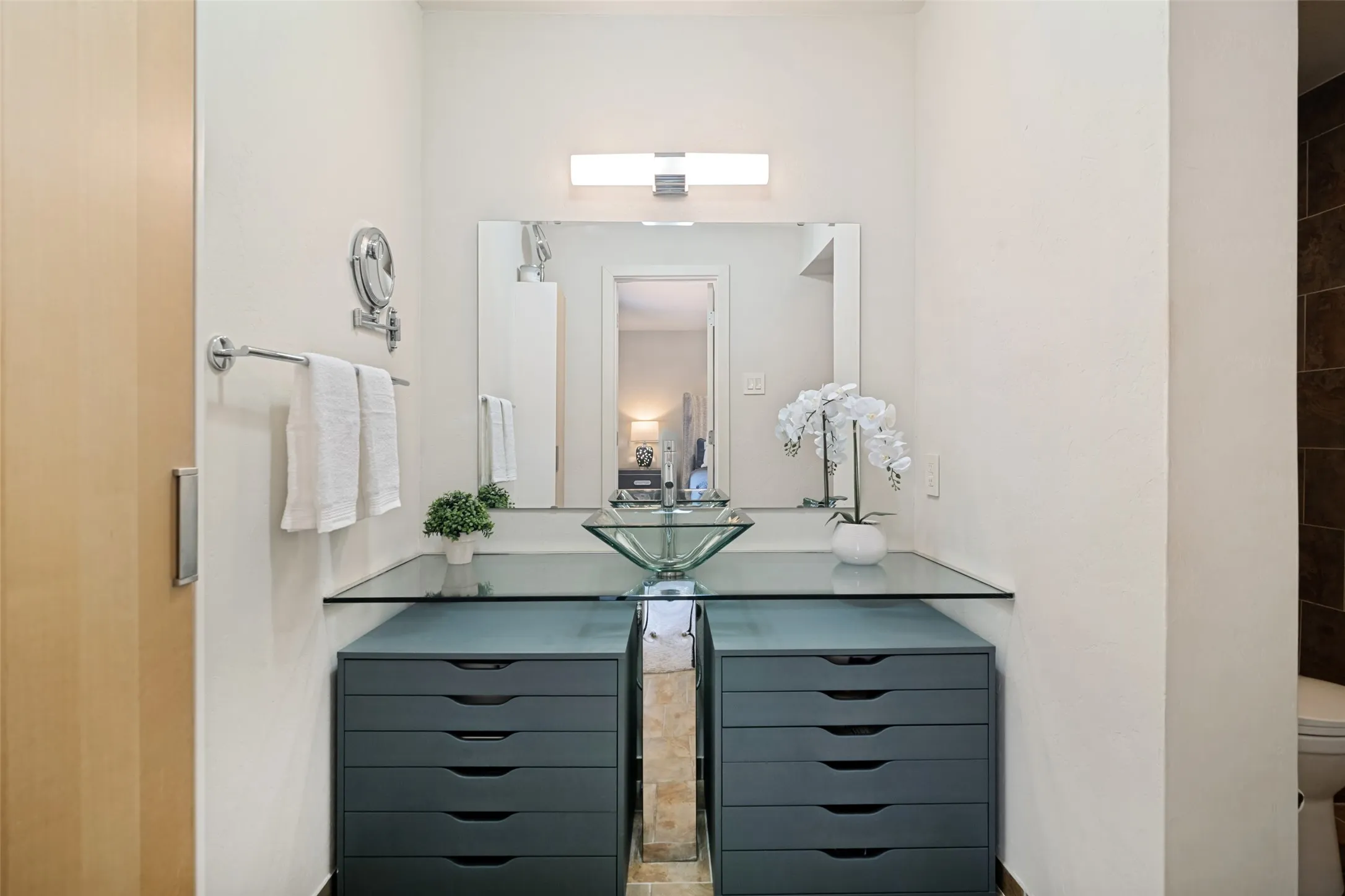 Townhouse For Sale in Rockwall County , 5901 Ranger Drive, Rockwall, Texas 75032, 3 Bedroom, 3 Bathroom, 2 Garage spaces, 1,891 Sqft, built in 1976, mls#21404181, Real Estate Agent in Rockwall, Homes For Sale in Rockwall county, Homes For Sale in Rockwall, Realtor in Rockwall Texas, Real Estate Brokerage Independent Realty Texas, Luminita Cordes Realtor