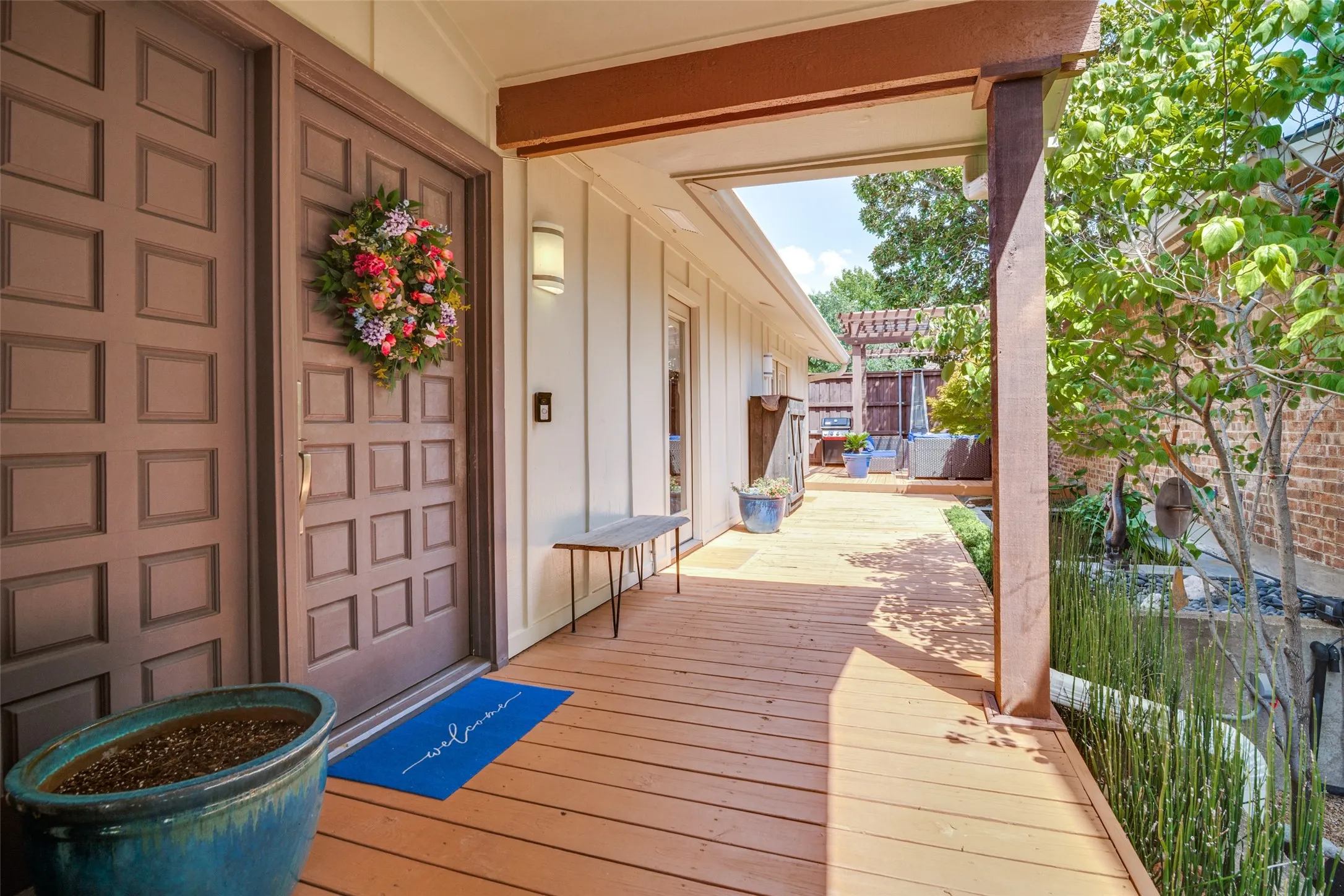 Townhouse For Sale in Rockwall County , 5901 Ranger Drive, Rockwall, Texas 75032, 3 Bedroom, 3 Bathroom, 2 Garage spaces, 1,891 Sqft, built in 1976, mls#21404181, Real Estate Agent in Rockwall, Homes For Sale in Rockwall county, Homes For Sale in Rockwall, Realtor in Rockwall Texas, Real Estate Brokerage Independent Realty Texas, Luminita Cordes Realtor