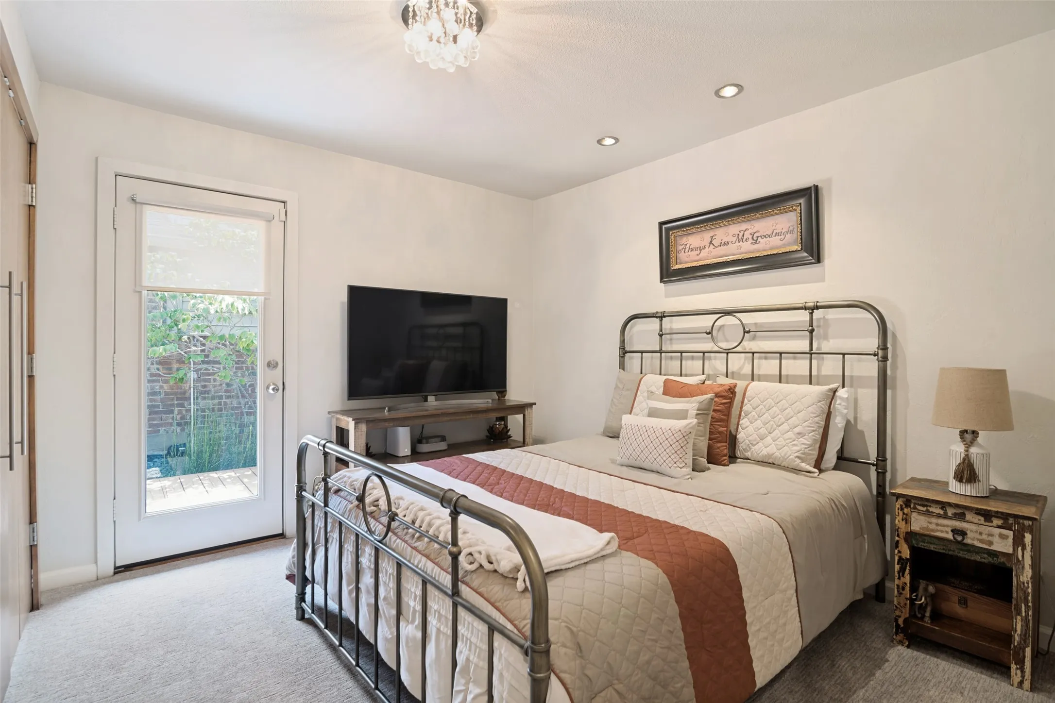 Townhouse For Sale in Rockwall County , 5901 Ranger Drive, Rockwall, Texas 75032, 3 Bedroom, 3 Bathroom, 2 Garage spaces, 1,891 Sqft, built in 1976, mls#21404181, Real Estate Agent in Rockwall, Homes For Sale in Rockwall county, Homes For Sale in Rockwall, Realtor in Rockwall Texas, Real Estate Brokerage Independent Realty Texas, Luminita Cordes Realtor