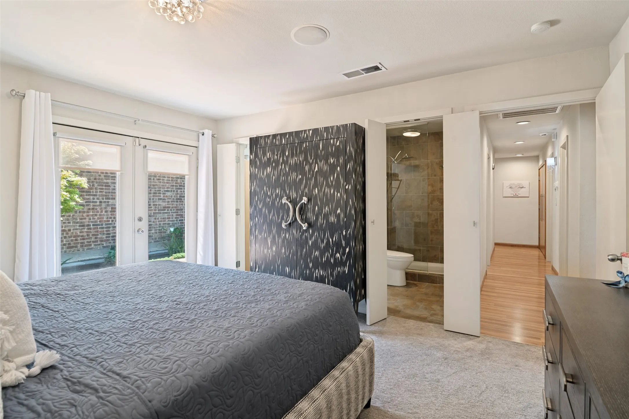 Townhouse For Sale in Rockwall County , 5901 Ranger Drive, Rockwall, Texas 75032, 3 Bedroom, 3 Bathroom, 2 Garage spaces, 1,891 Sqft, built in 1976, mls#21404181, Real Estate Agent in Rockwall, Homes For Sale in Rockwall county, Homes For Sale in Rockwall, Realtor in Rockwall Texas, Real Estate Brokerage Independent Realty Texas, Luminita Cordes Realtor