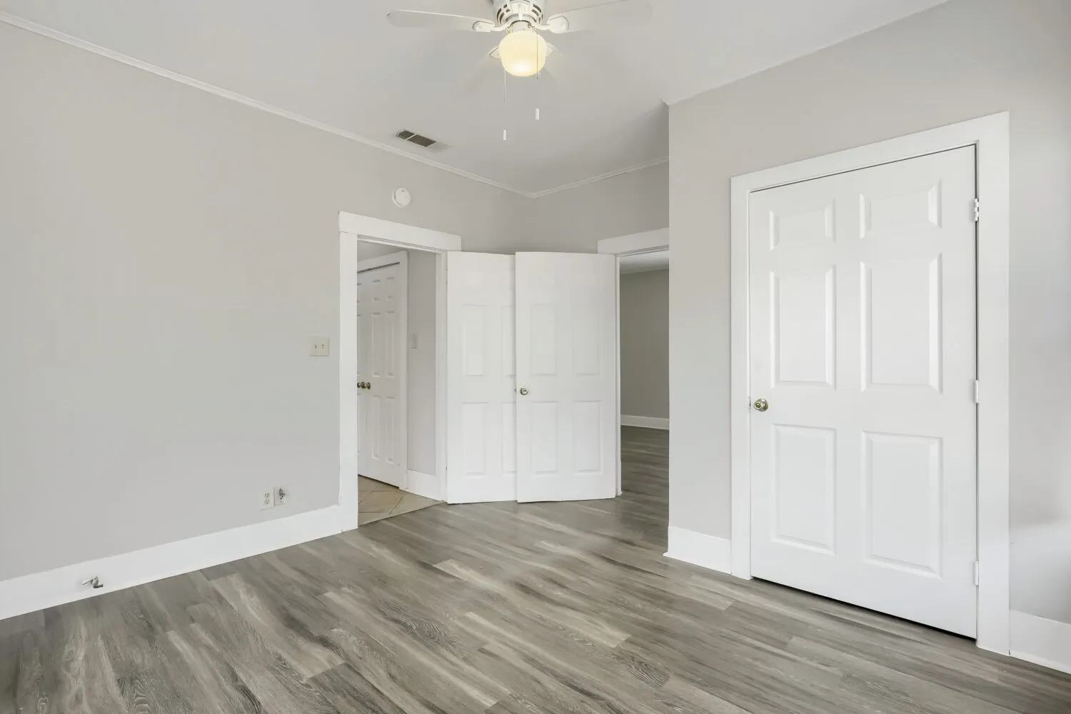 Single Family Residence For Rent in Grayson County , 520 E Day Street, Denison, Texas 75021, 3 Bedroom, 1 Bathroom, Garage spaces, 1,072 Sqft, built in 1920, mls#21406114, Real Estate Agent in Denison, Homes For Rent in Grayson county, Homes For Rent in Denison, Realtor in Denison Texas, Real Estate Brokerage Independent Realty Texas, Luminita Cordes Realtor
