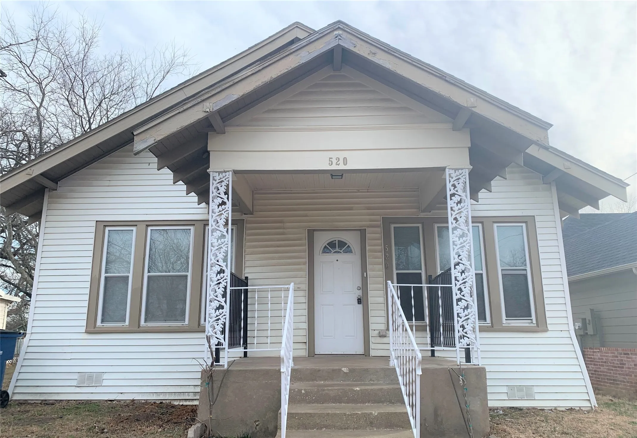 Single Family Residence For Rent in Grayson County , 520 E Day Street, Denison, Texas 75021, 3 Bedroom, 1 Bathroom, Garage spaces, 1,072 Sqft, built in 1920, mls#21406114, Real Estate Agent in Denison, Homes For Rent in Grayson county, Homes For Rent in Denison, Realtor in Denison Texas, Real Estate Brokerage Independent Realty Texas, Luminita Cordes Realtor