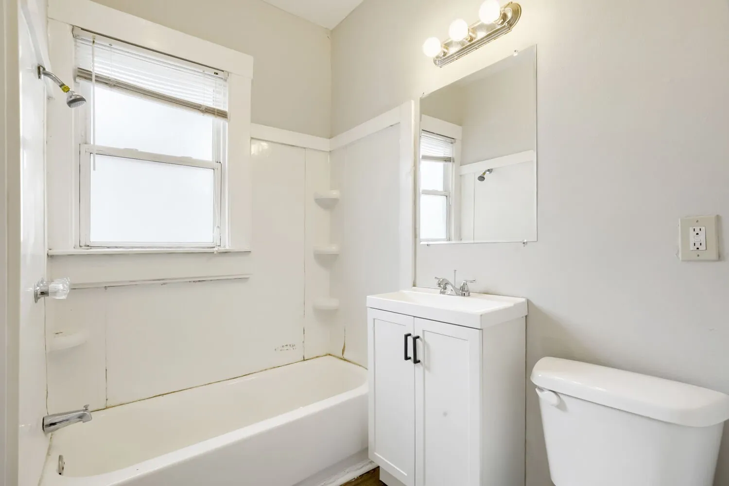 Single Family Residence For Rent in Grayson County , 520 E Day Street, Denison, Texas 75021, 3 Bedroom, 1 Bathroom, Garage spaces, 1,072 Sqft, built in 1920, mls#21406114, Real Estate Agent in Denison, Homes For Rent in Grayson county, Homes For Rent in Denison, Realtor in Denison Texas, Real Estate Brokerage Independent Realty Texas, Luminita Cordes Realtor